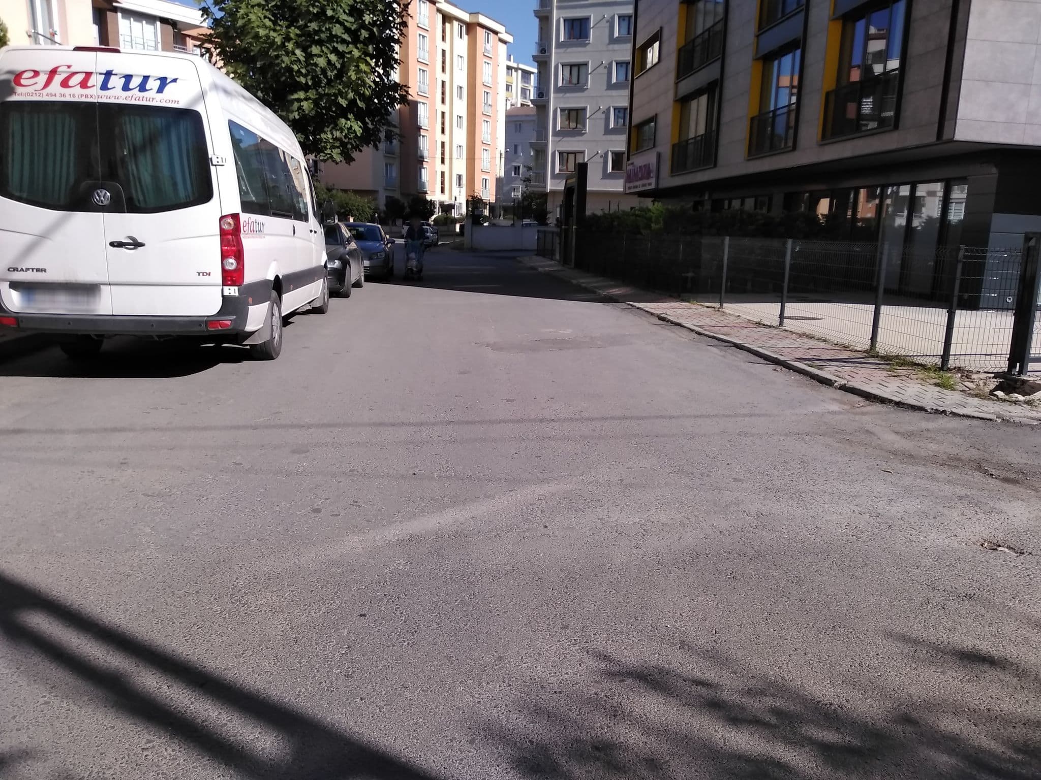 Street view near Özel İstanbul Mimoza Yüksek Öğrenim Kız Öğrenci Yurdu, Ataşehir — © boracasli (CC BY-SA · Mapillary)