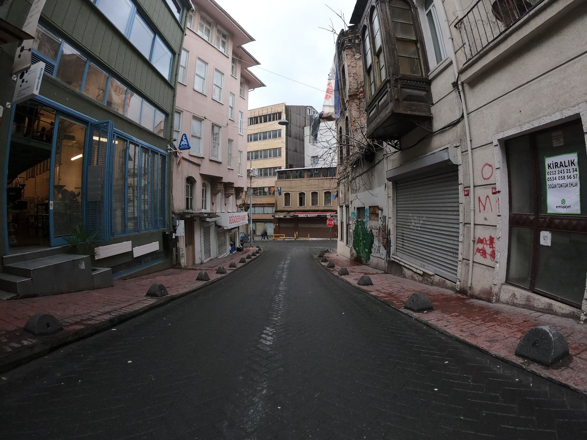 Street view near Cheers Midtown Hostel, Eminönü — © chrisbeddow (CC BY-SA · Mapillary)