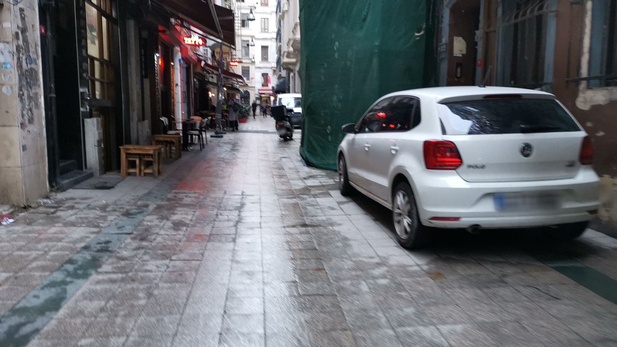 Street view near Taksim Maya Hotel, Eminönü
