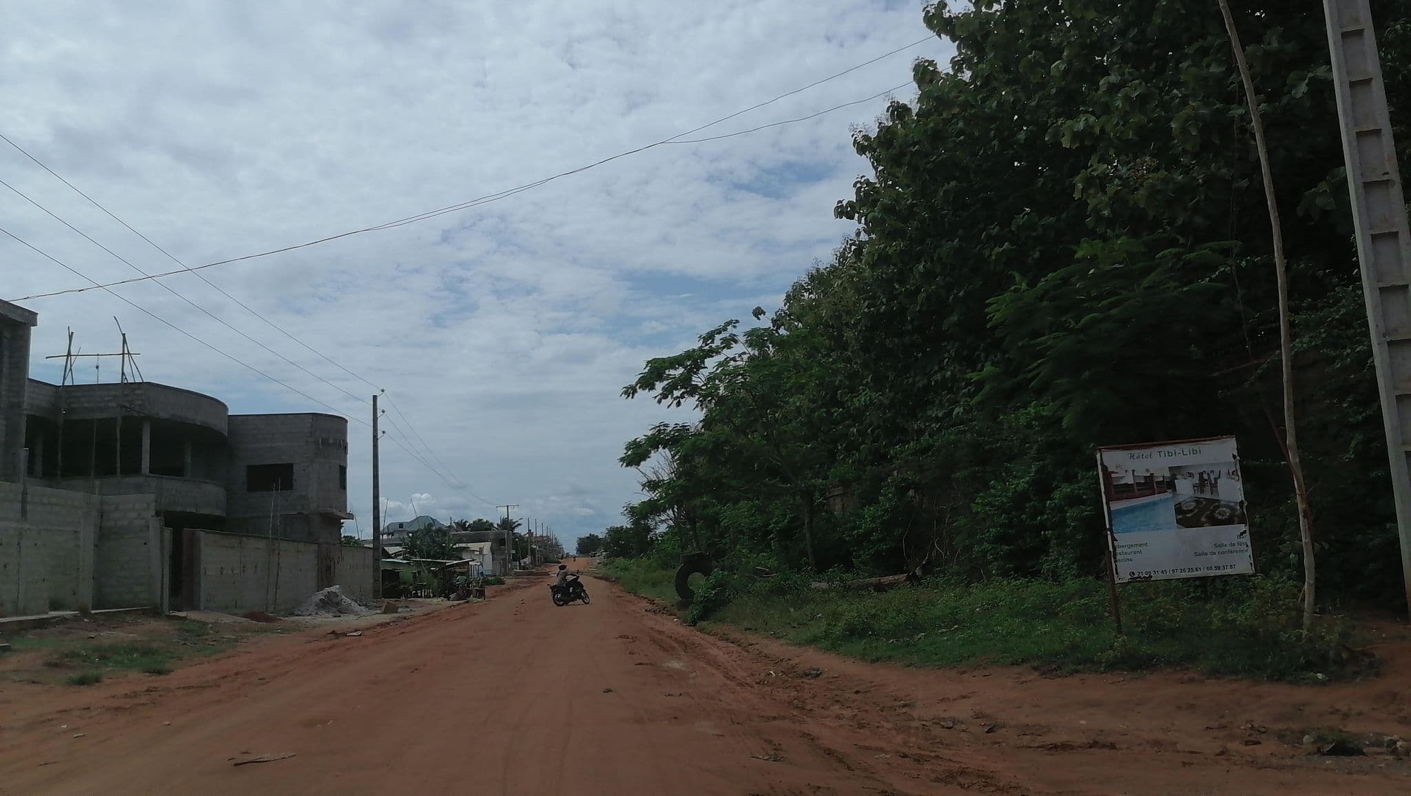 Street view near Tibi Libi, Abomey-Calavi — © mensanh (CC BY-SA · Mapillary)