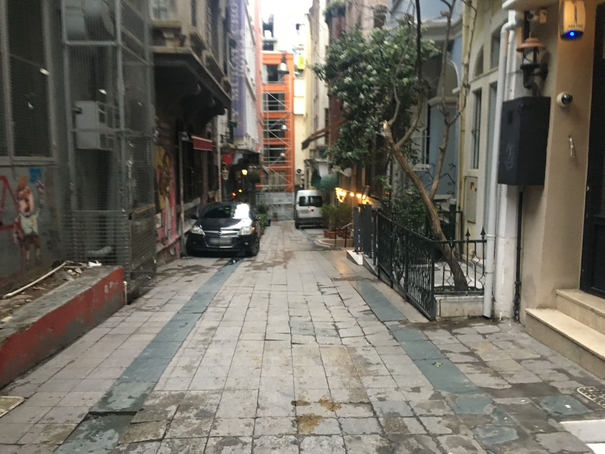 Street view near Novus Pera Hotel, Eminönü