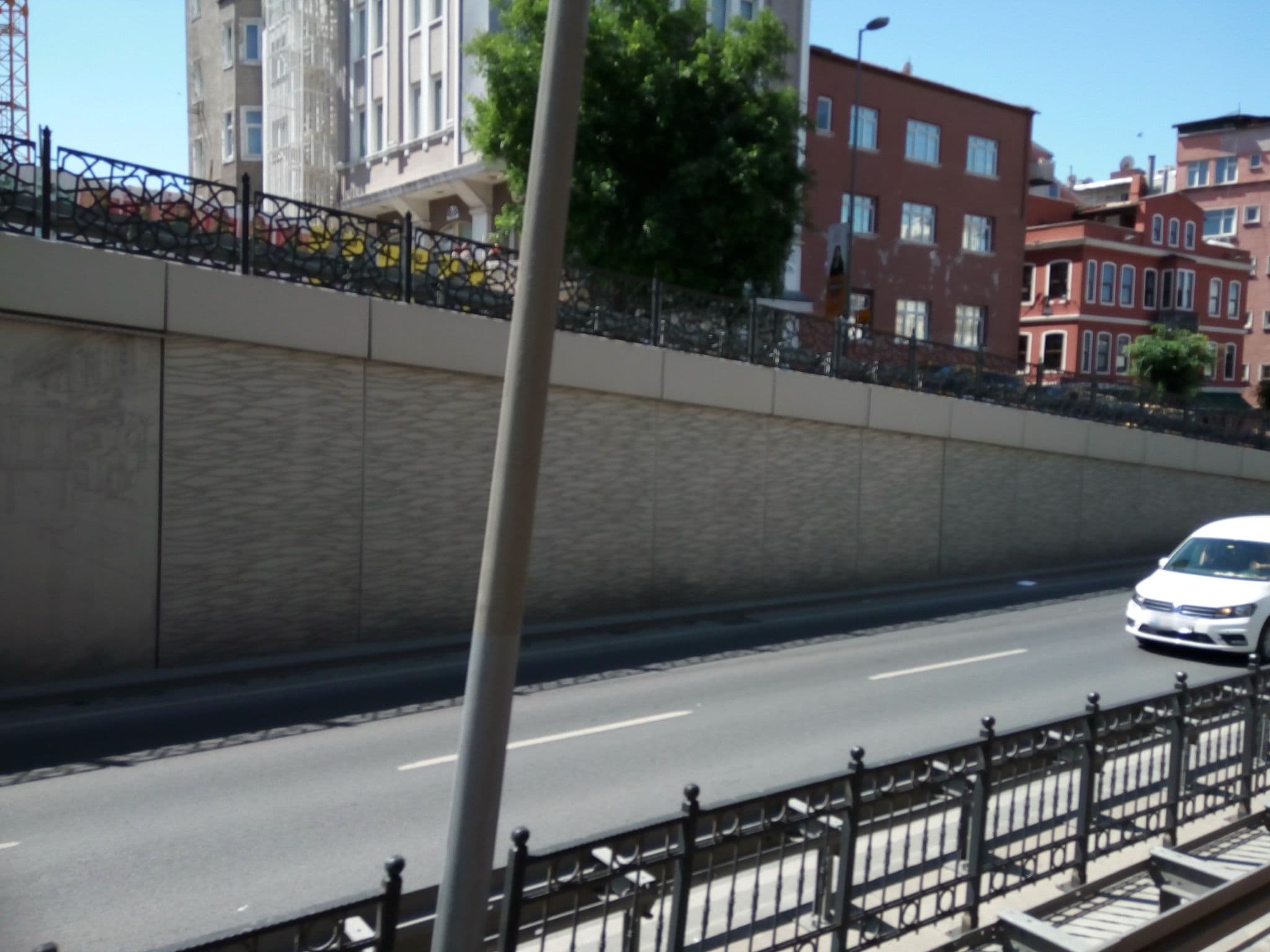 Street view near Linfer Hotel, Eminönü