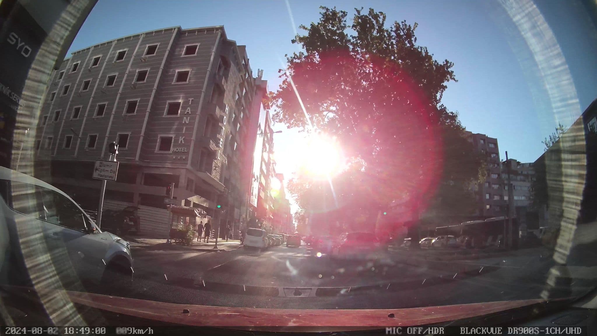 Street view near Hotel Tanik, İzmir — © unen (CC BY-SA · Mapillary)