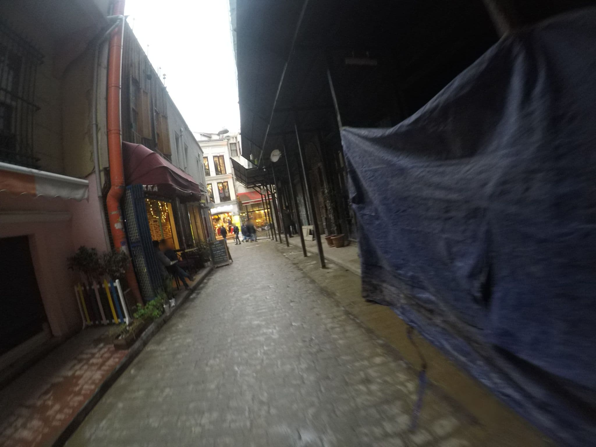 Street view near Meroddi, Eminönü
