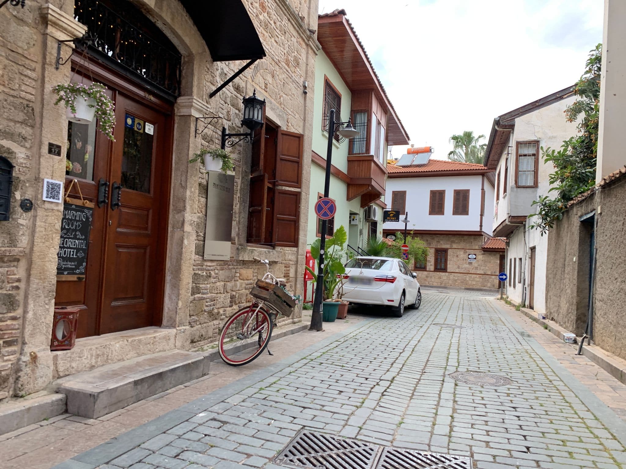Street view near Palm House, Antalya — © empty (CC BY-SA · Mapillary)