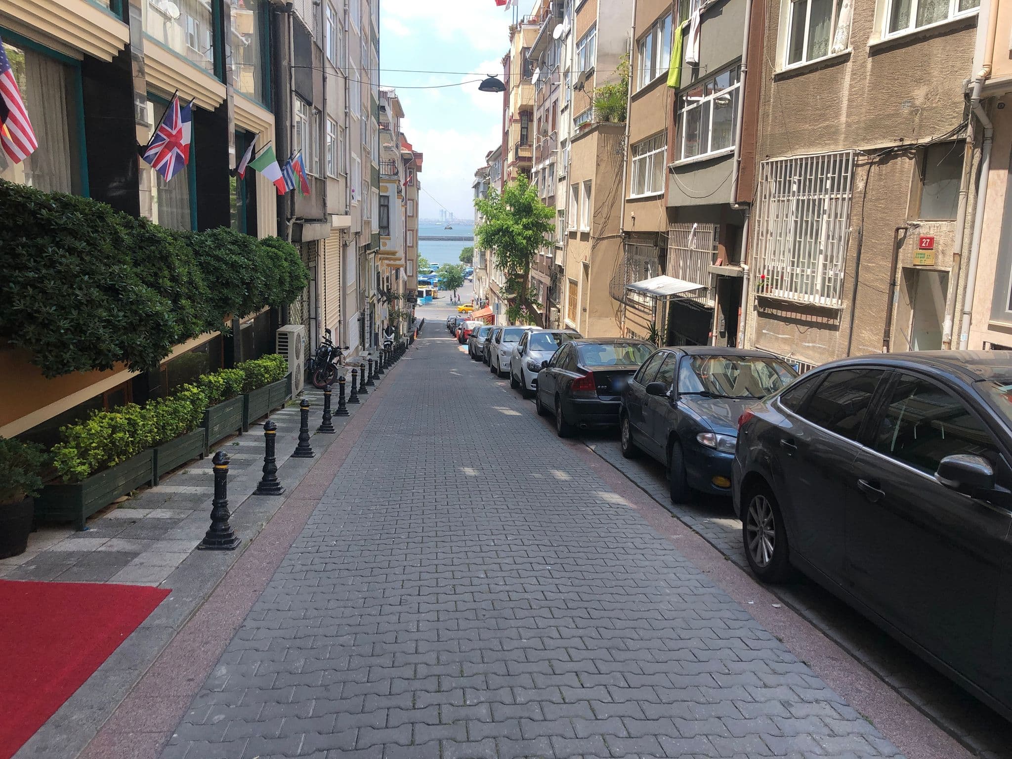 Street view near Sidonya Hotel, Salacak — © oguzhaner (CC BY-SA · Mapillary)