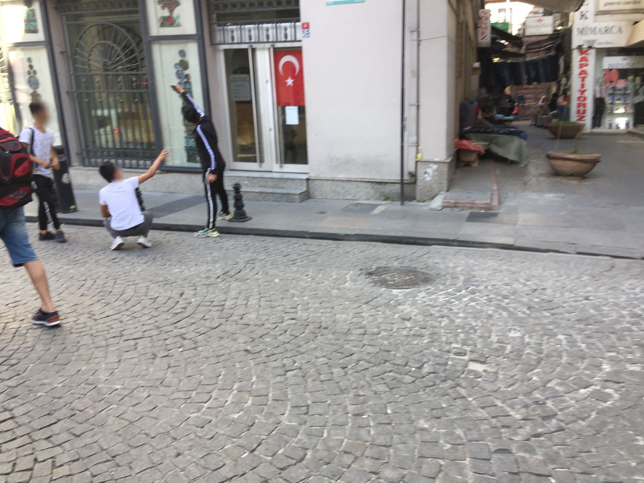 Street view near Cronton, Eminönü