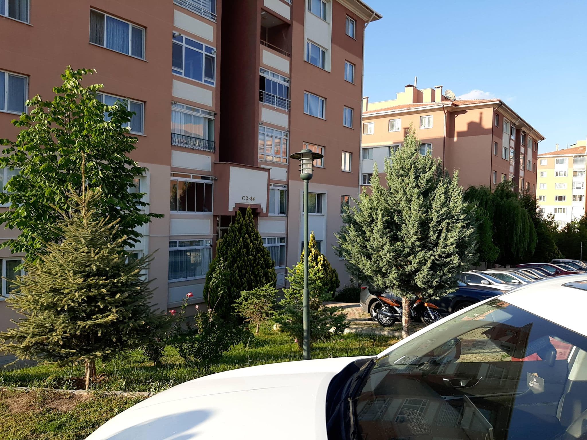 Street view near C2-84, Gölbaşı — © BeronTheColossus (CC BY-SA · Mapillary)