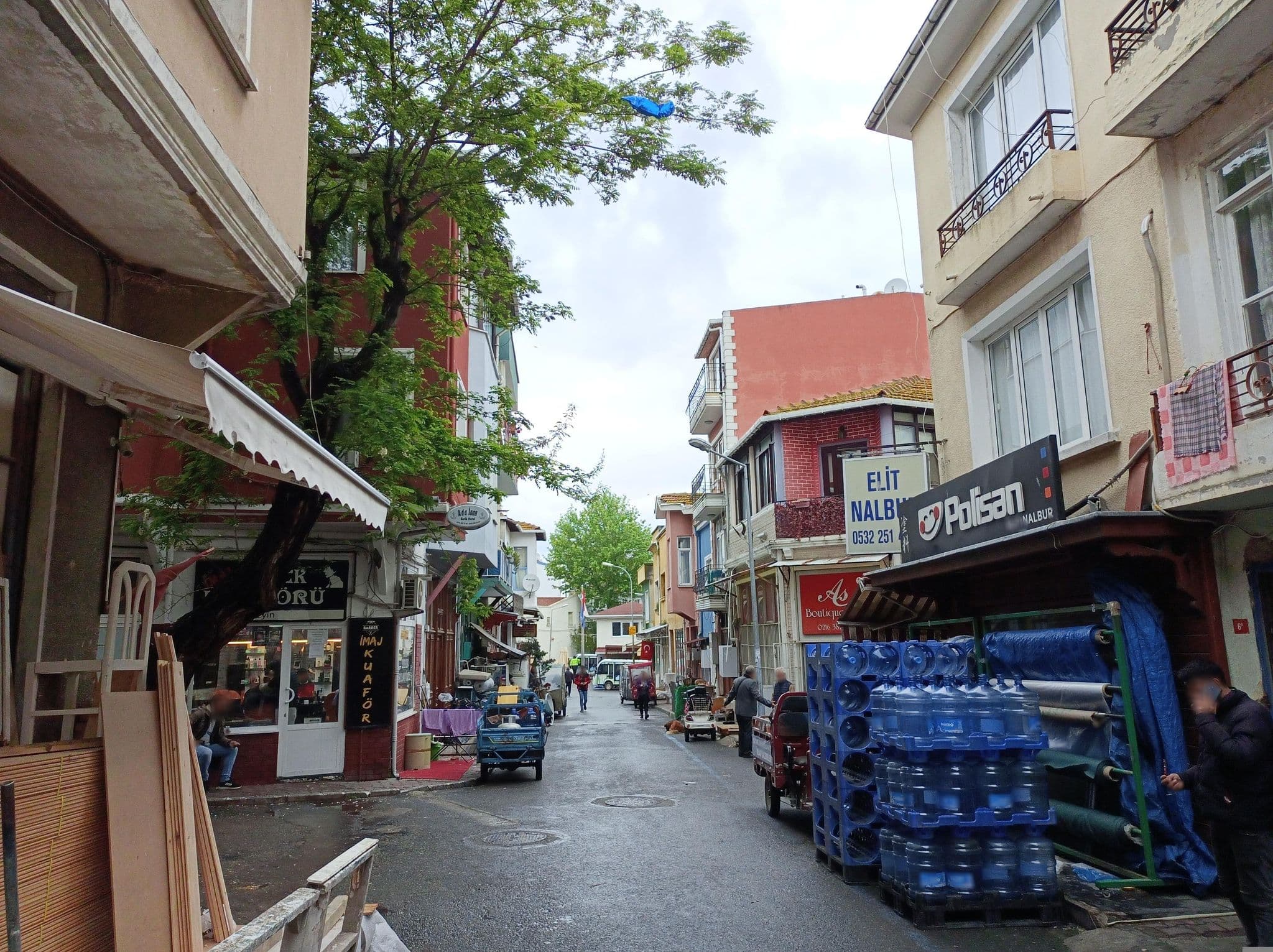 Street view near Halikarnas Butik Otel, Adalar — © deleted_user (CC BY-SA · Mapillary)