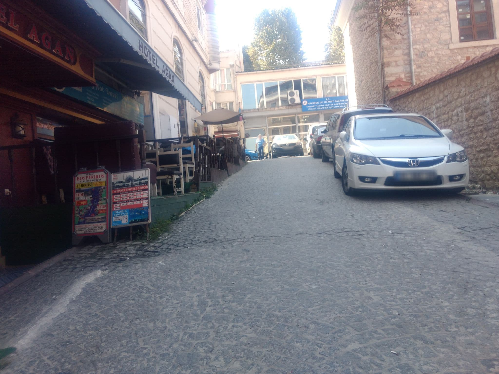Street view near Centrum Suites Hotel, Eminönü — © mapeadora (CC BY-SA · Mapillary)