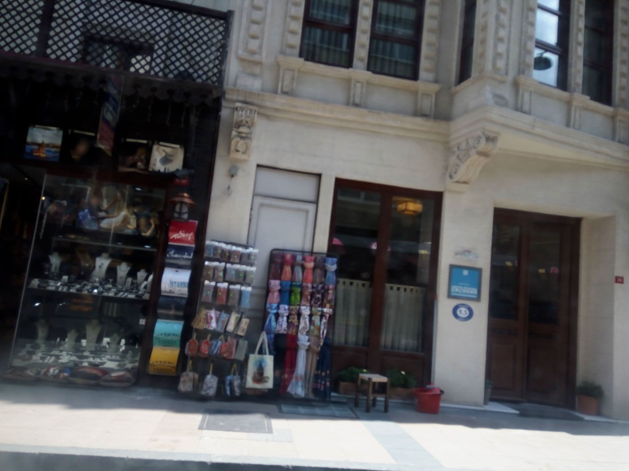 Street view near Asilzade Hotel, Eminönü