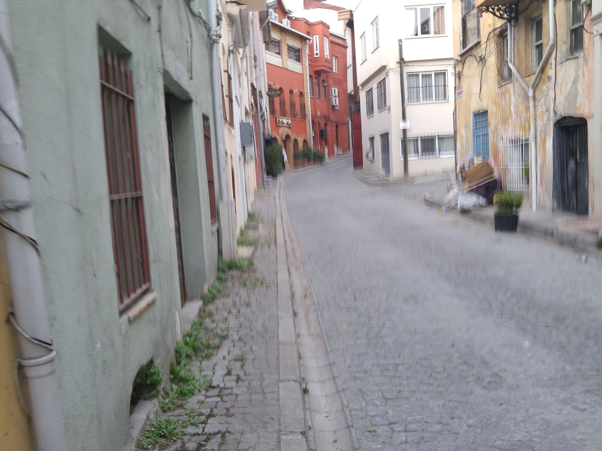 Street view near Nos Hotel, Sultanahmet — © eneerhut (CC BY-SA · Mapillary)