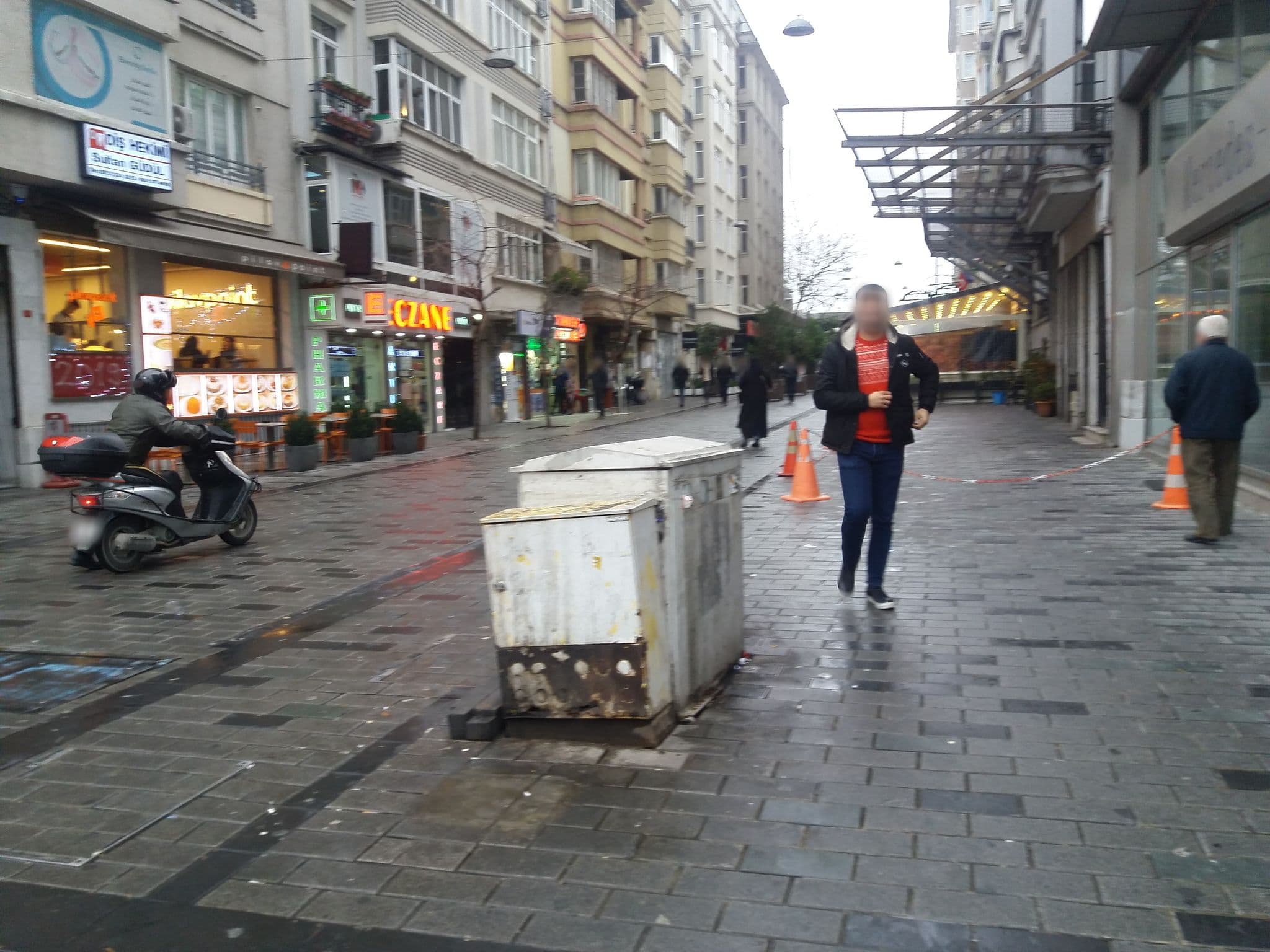 Street view near The Now Hotel, Şişli