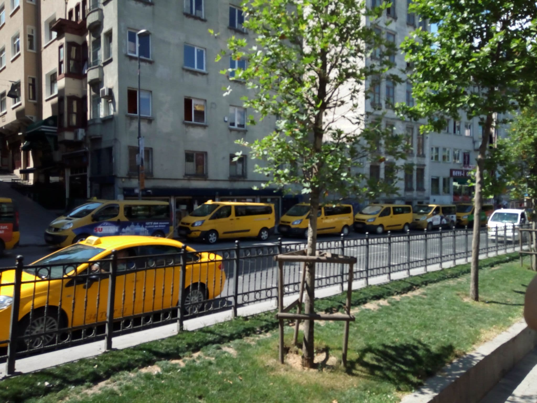 Street view near Taxim Trend Suites & Residence, Eminönü — © mapfool (CC BY-SA · Mapillary)