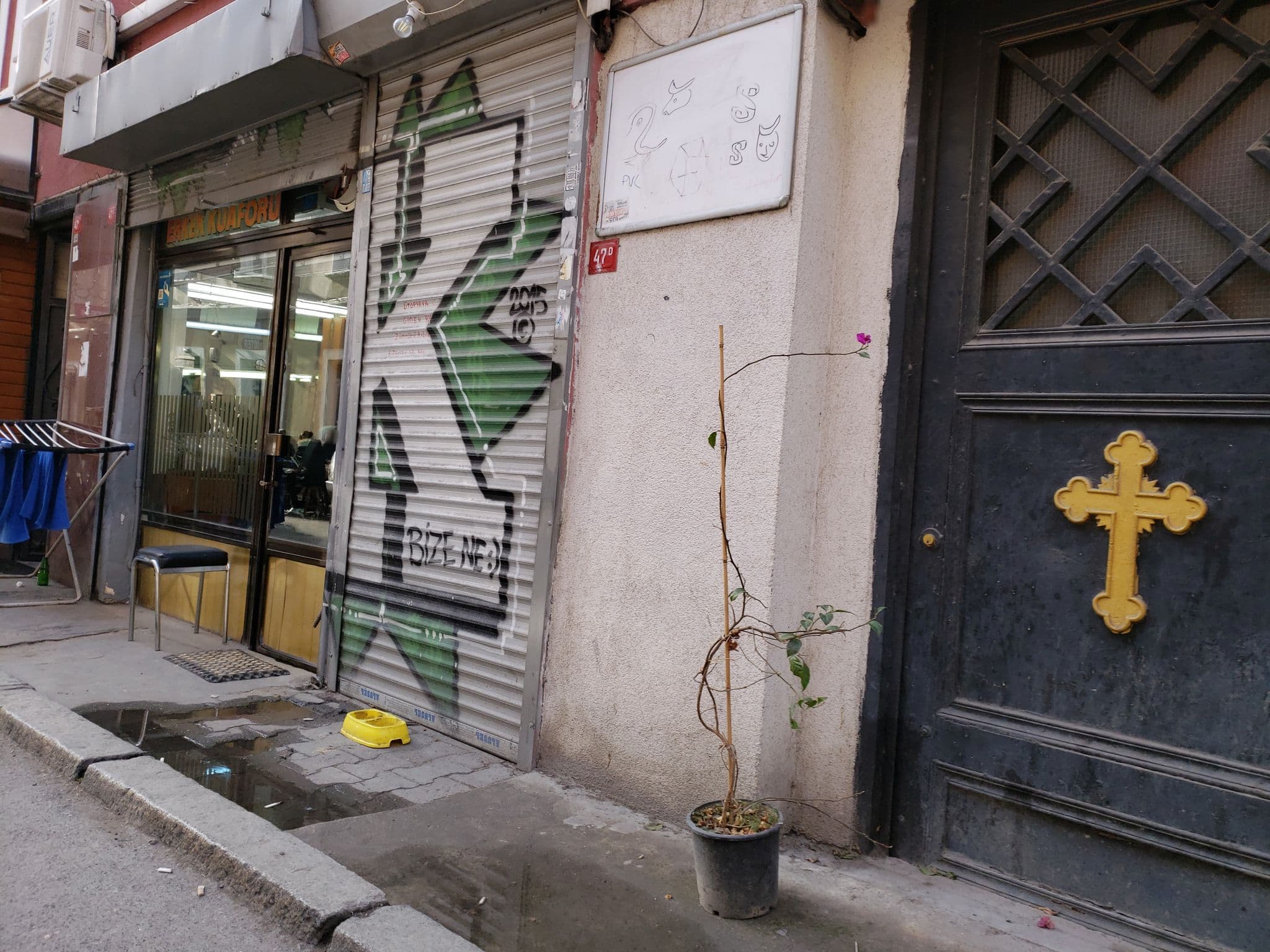 Street view near Royal Tophane Hotel, Eminönü — © mapfool (CC BY-SA · Mapillary)