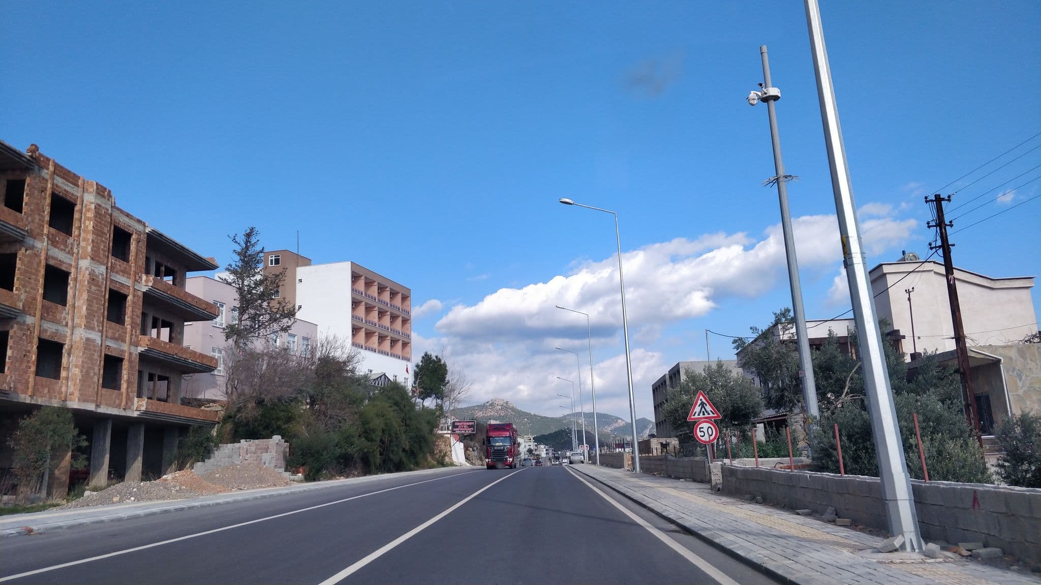 Street view near Aydıncık Öğretmenevi, Aydıncık — © kasar (CC BY-SA · Mapillary)