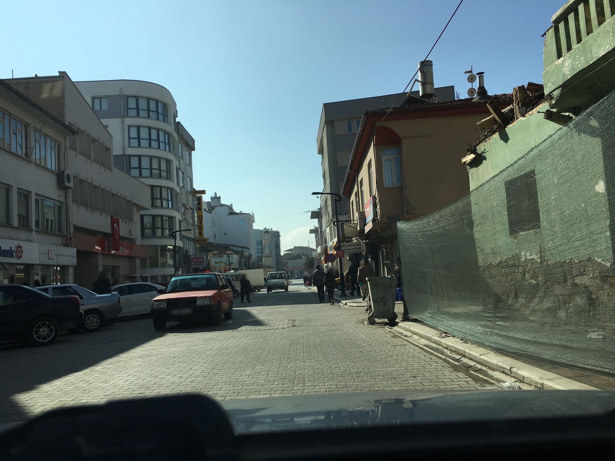Street view near Yılmazlar Otel, Emirdağ — © kaymakam (CC BY-SA · Mapillary)