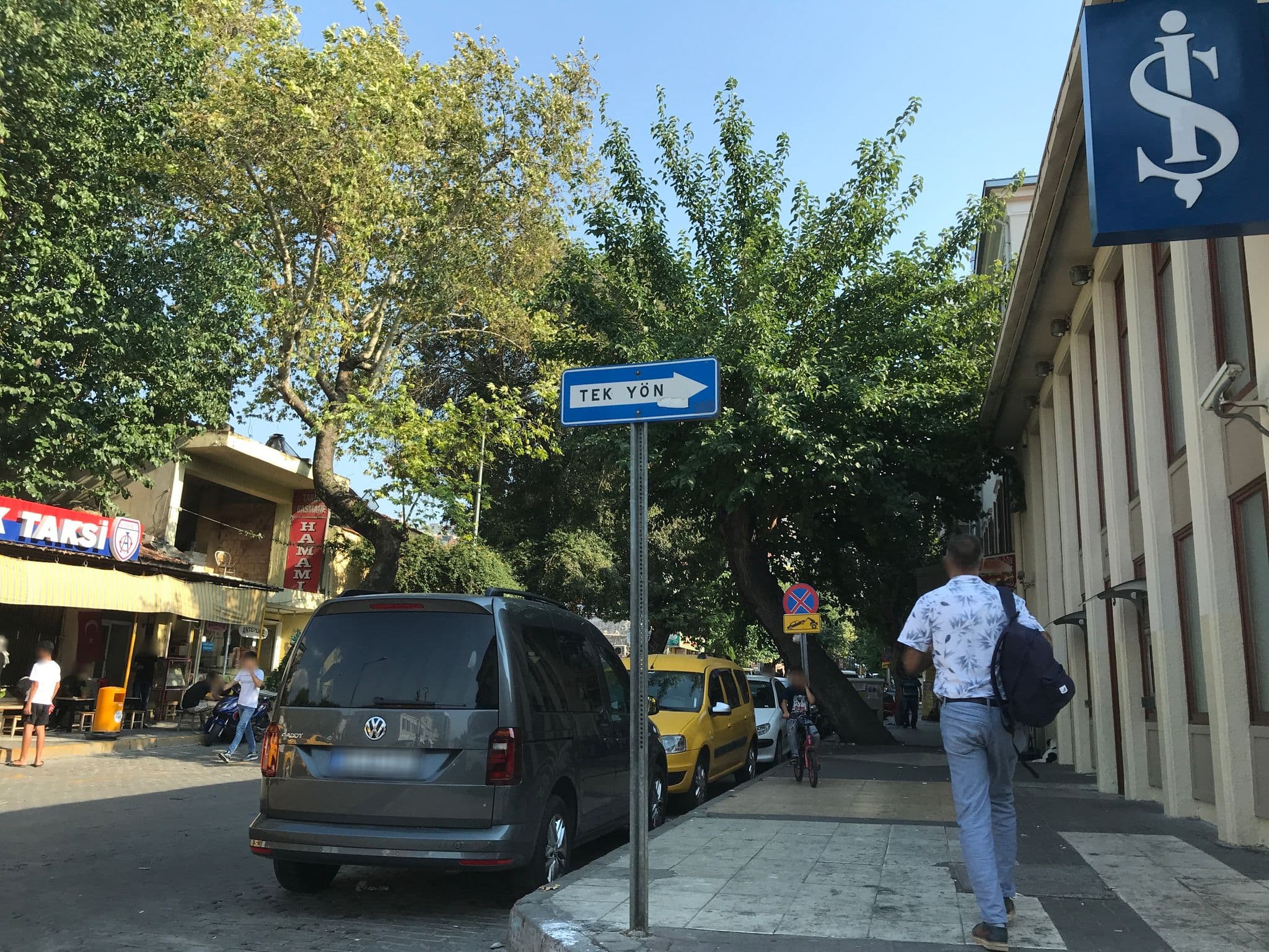 Street view near Merkez Otel, İzmir — © hderinoz (CC BY-SA · Mapillary)