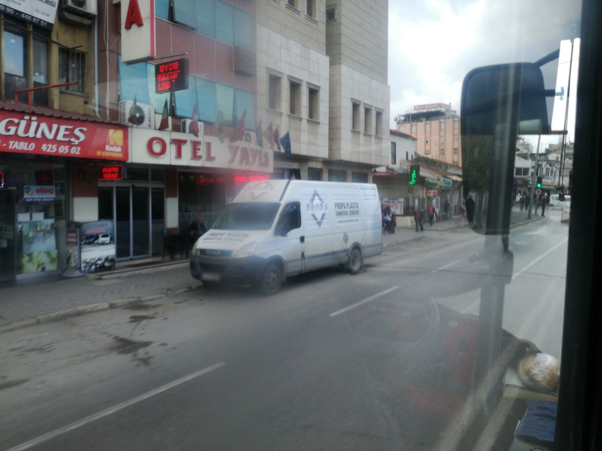 Street view near Istanblu Hotel & Spa Izmır, İzmir — © thrsh (CC BY-SA · Mapillary)