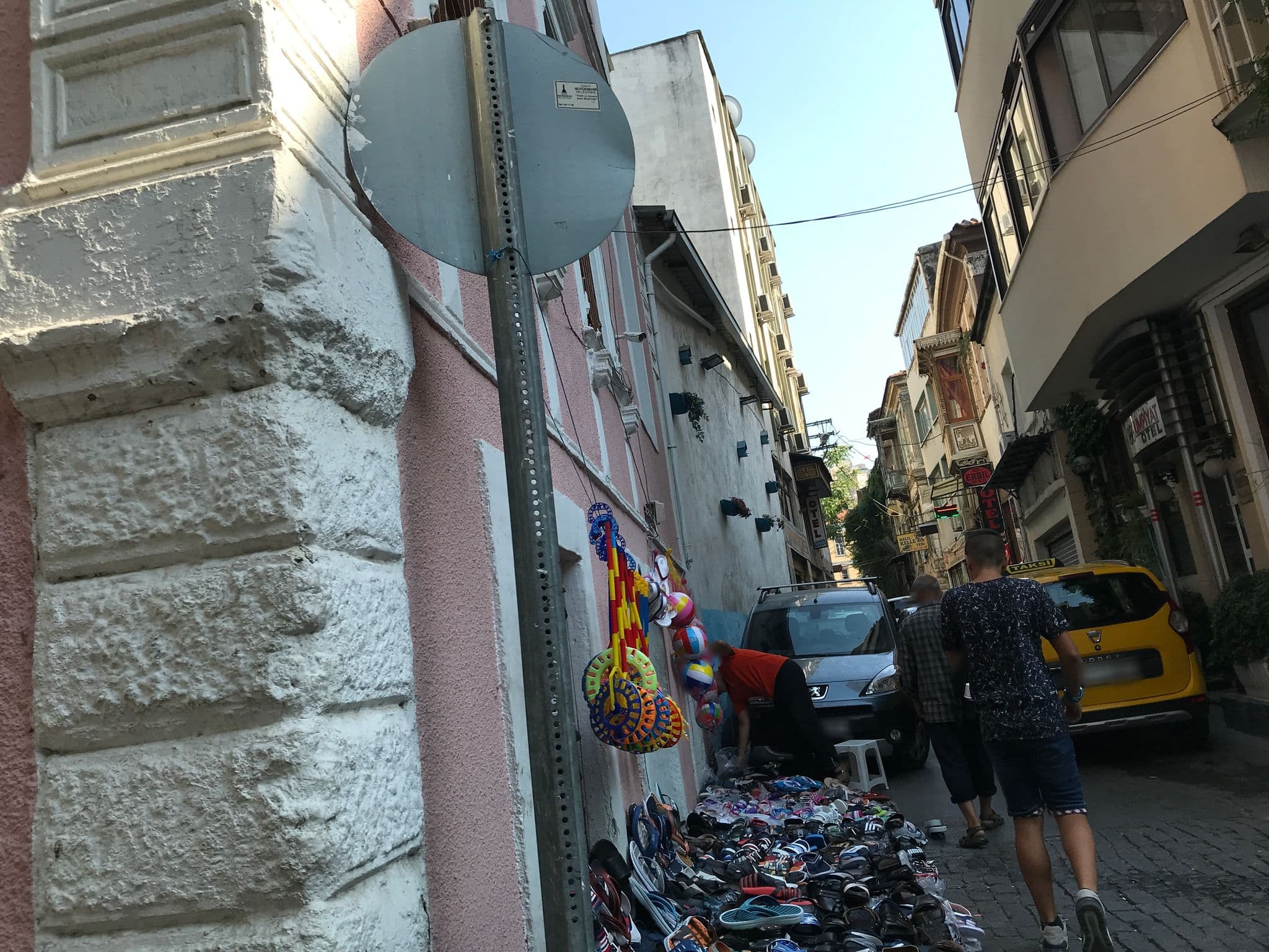 Street view near Otel Yeşil Bitlis, İzmir — © hderinoz (CC BY-SA · Mapillary)