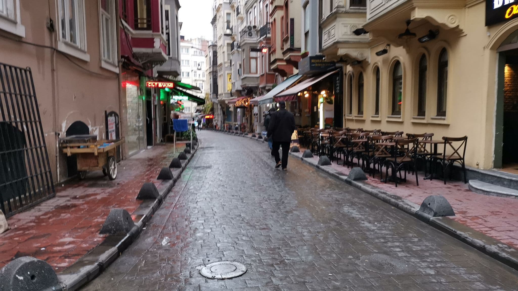 Street view near Independent Hotel, Eminönü — © asturksever (CC BY-SA · Mapillary)