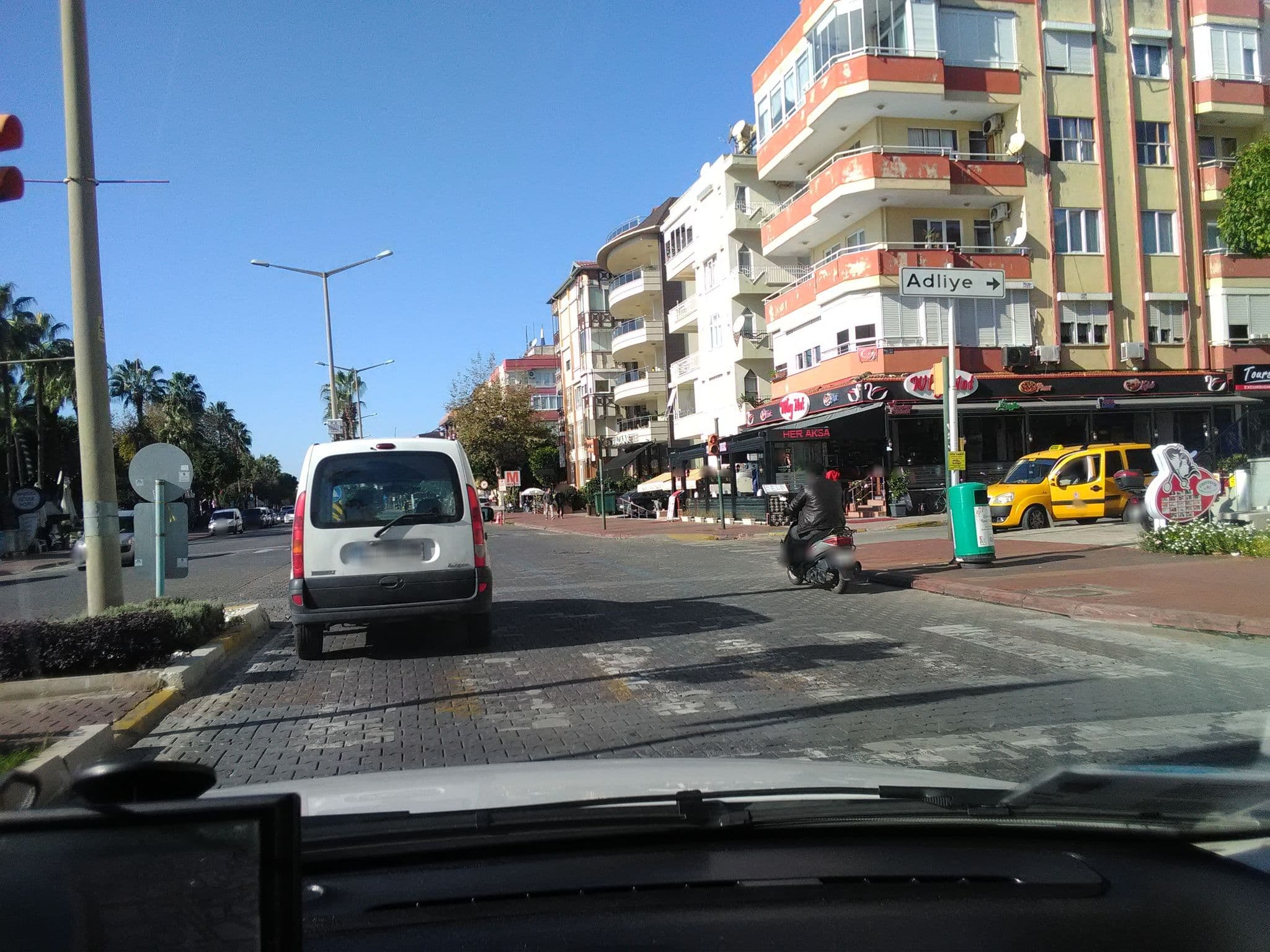 Street view near Deniz Apart Otel, Alanya — © andershl (CC BY-SA · Mapillary)