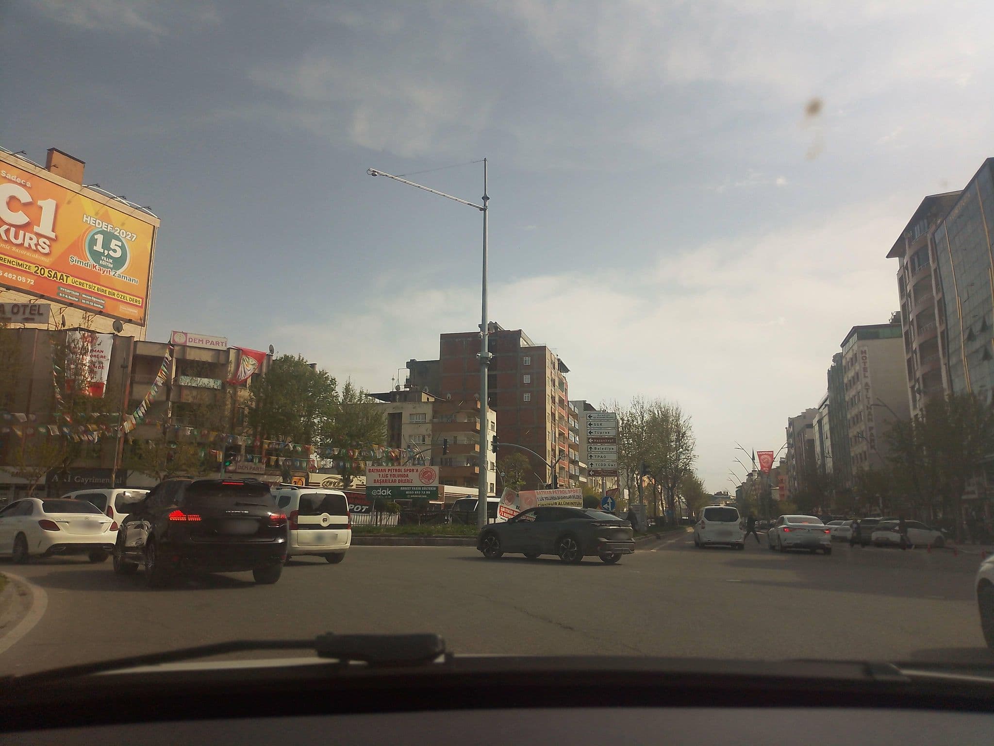 Street view near Grand Hasankeyf Otel, Batman — © nesim (CC BY-SA · Mapillary)
