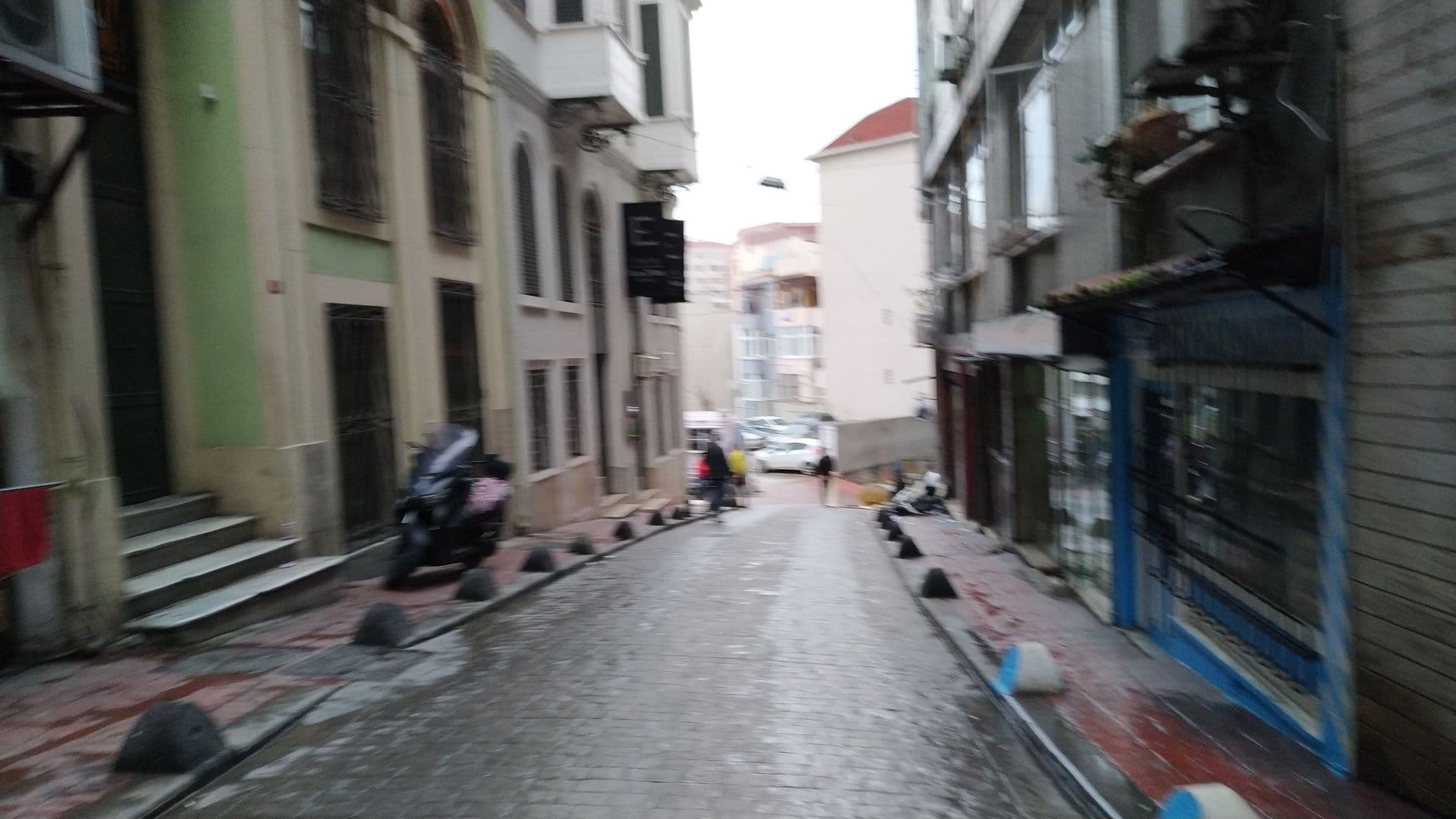 Street view near Room Mate Emir Hotel, Eminönü — © helgafolk (CC BY-SA · Mapillary)