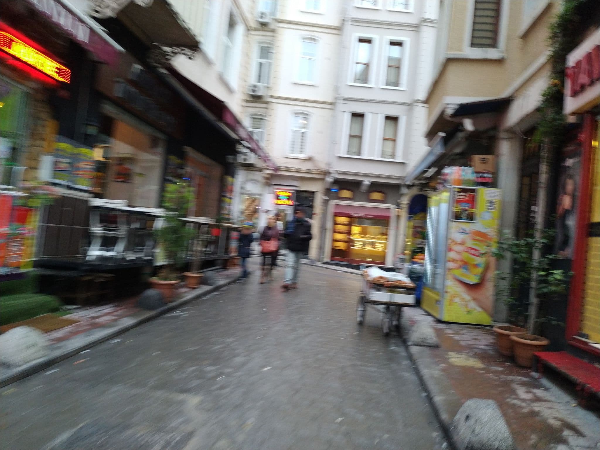 Street view near Plat Inn, Eminönü
