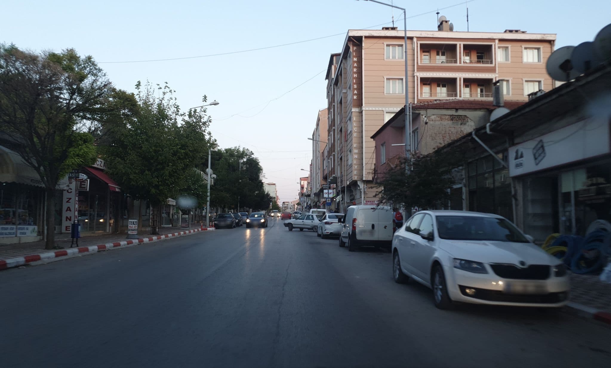 Street view near Hotel Önder, Pınarhisar — © sis651 (CC BY-SA · Mapillary)
