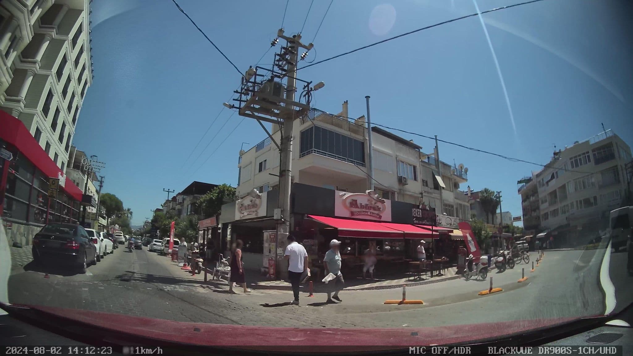 Street view near Ömür Hotel, Edremit — © unen (CC BY-SA · Mapillary)