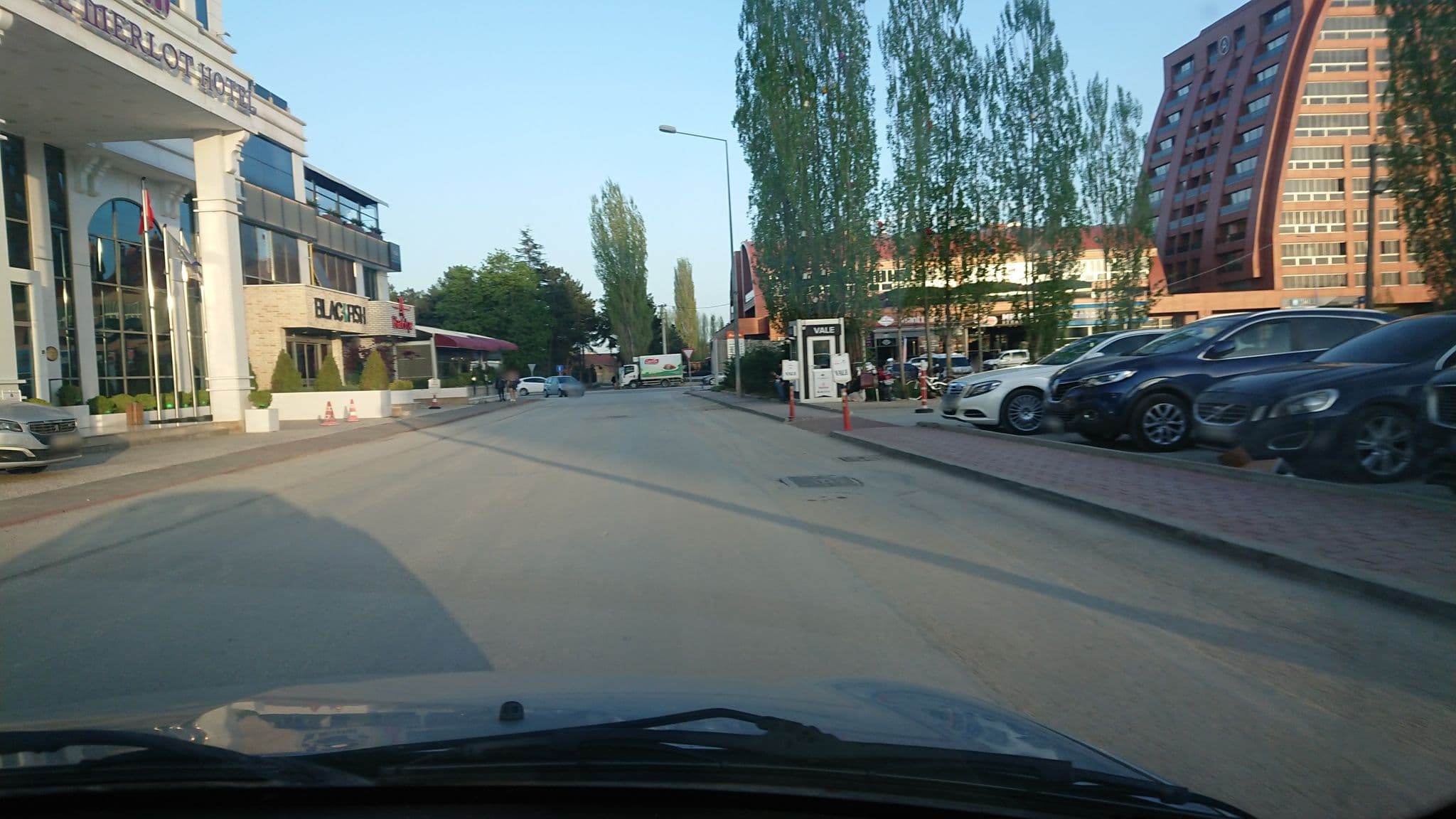 Street view near The Merlot Hotel, Eskişehir — © kubikanber (CC BY-SA · Mapillary)