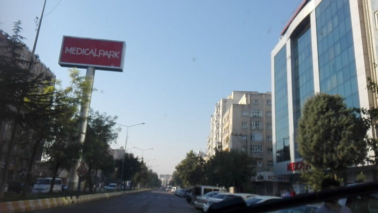 Street view near Atlıhan Park Otel, Batman — © nesim (CC BY-SA · Mapillary)
