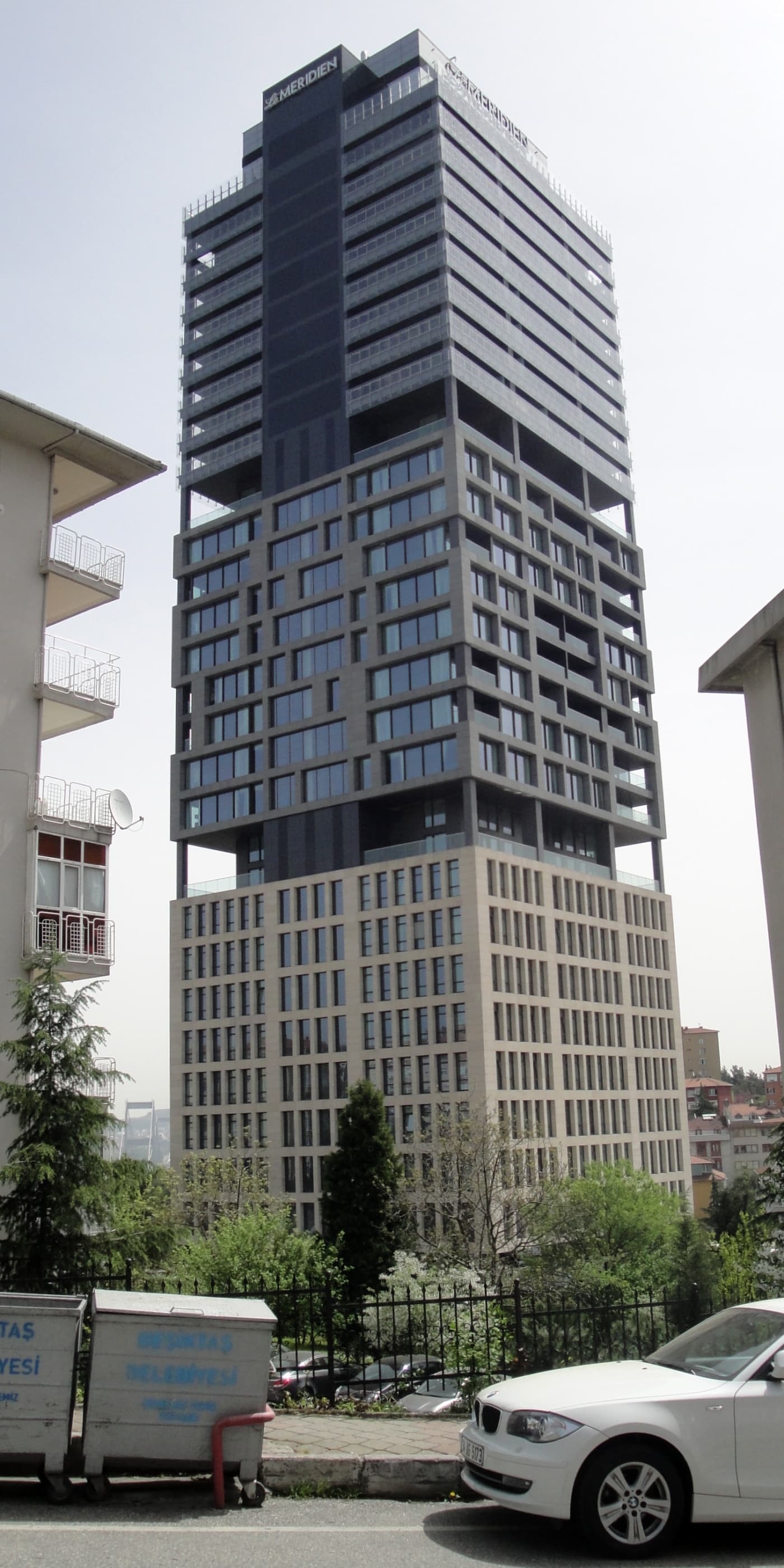 Le Meridien İstanbul Etiler (via Wikimedia Commons, CC BY-SA 3.0)
