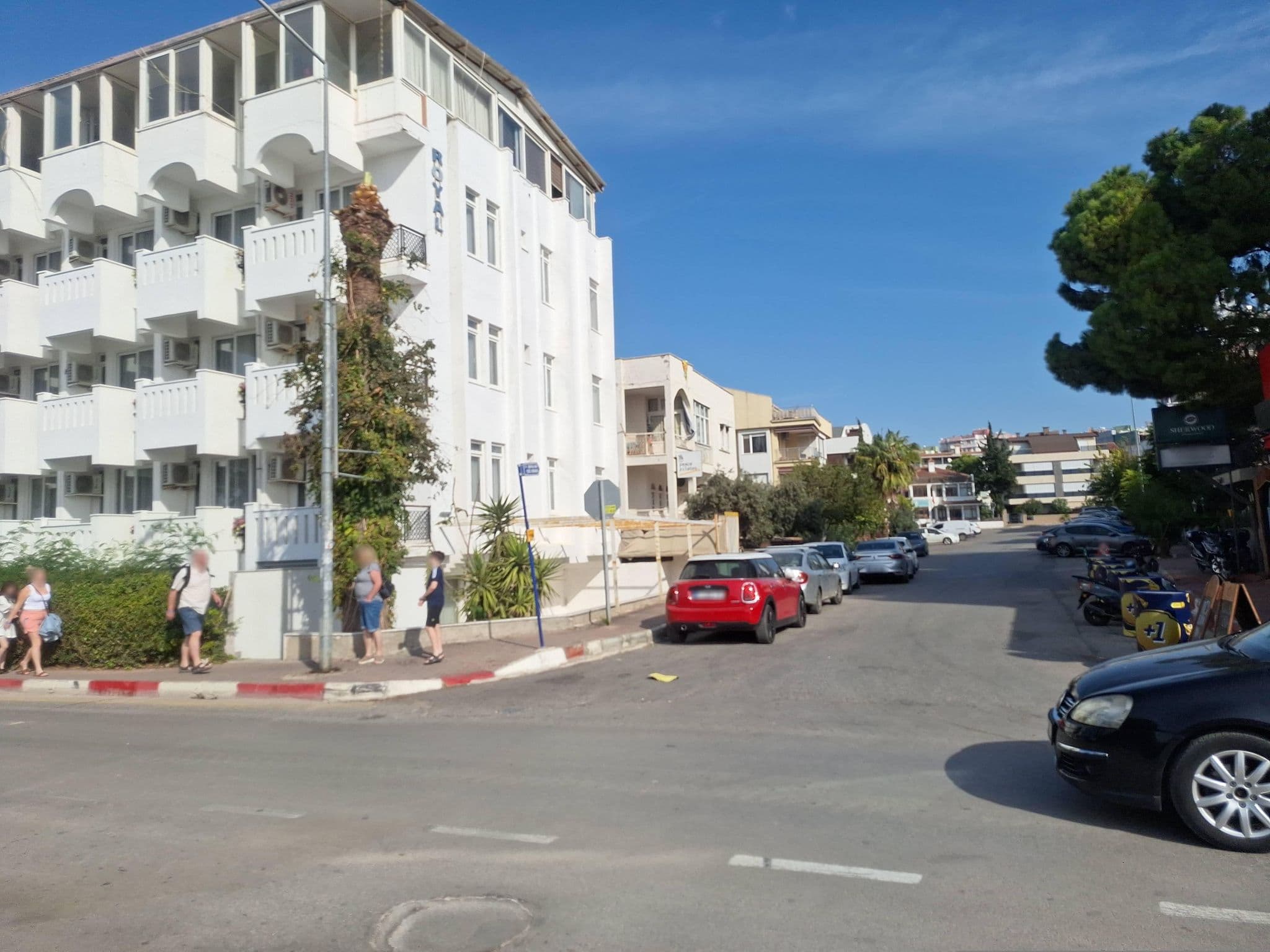 Street view near Royal City Hotel, Muratpaşa — © Guria (CC BY-SA · Mapillary)