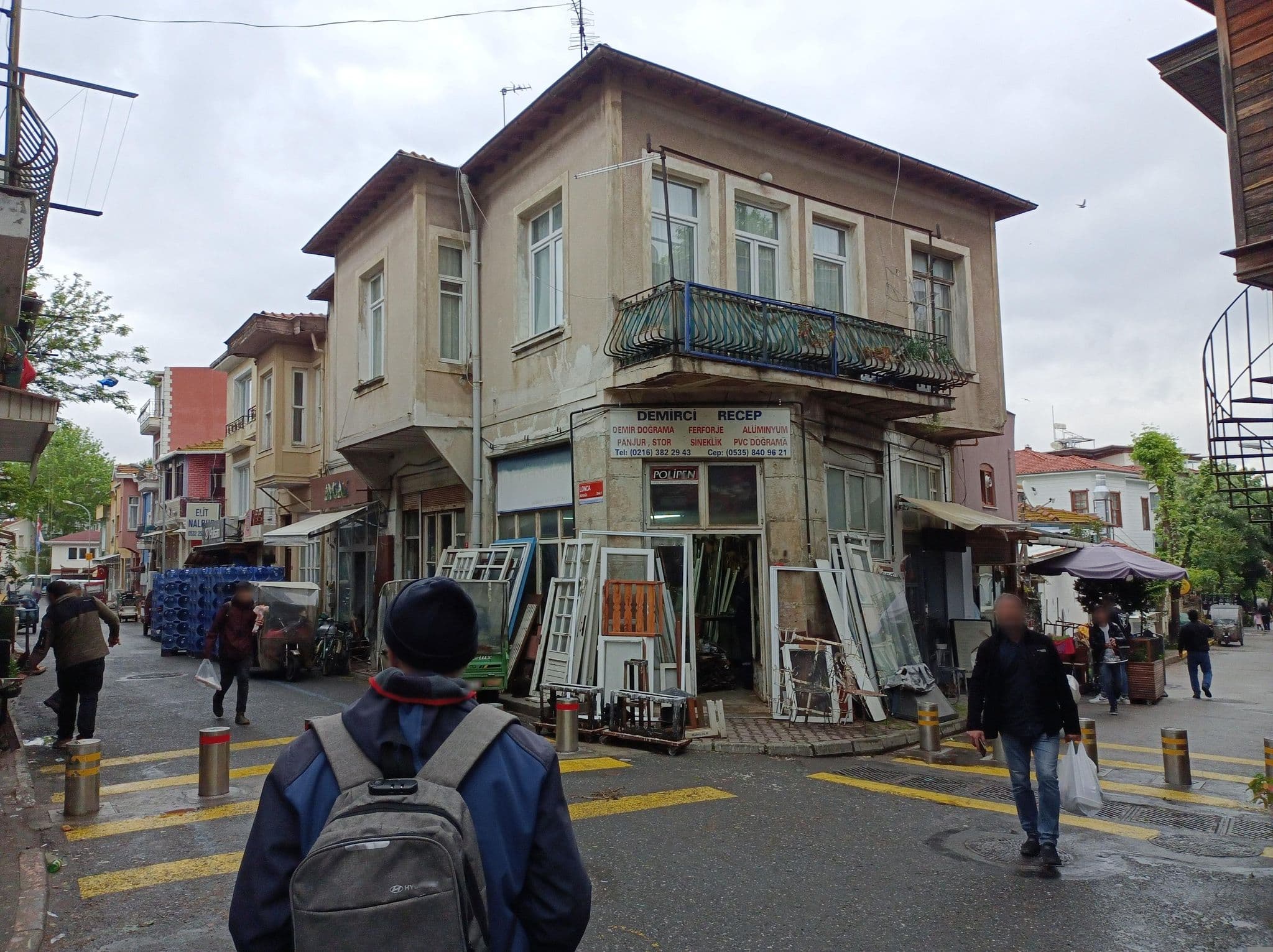 Street view near Prinkipos Hotel, Adalar — © deleted_user (CC BY-SA · Mapillary)