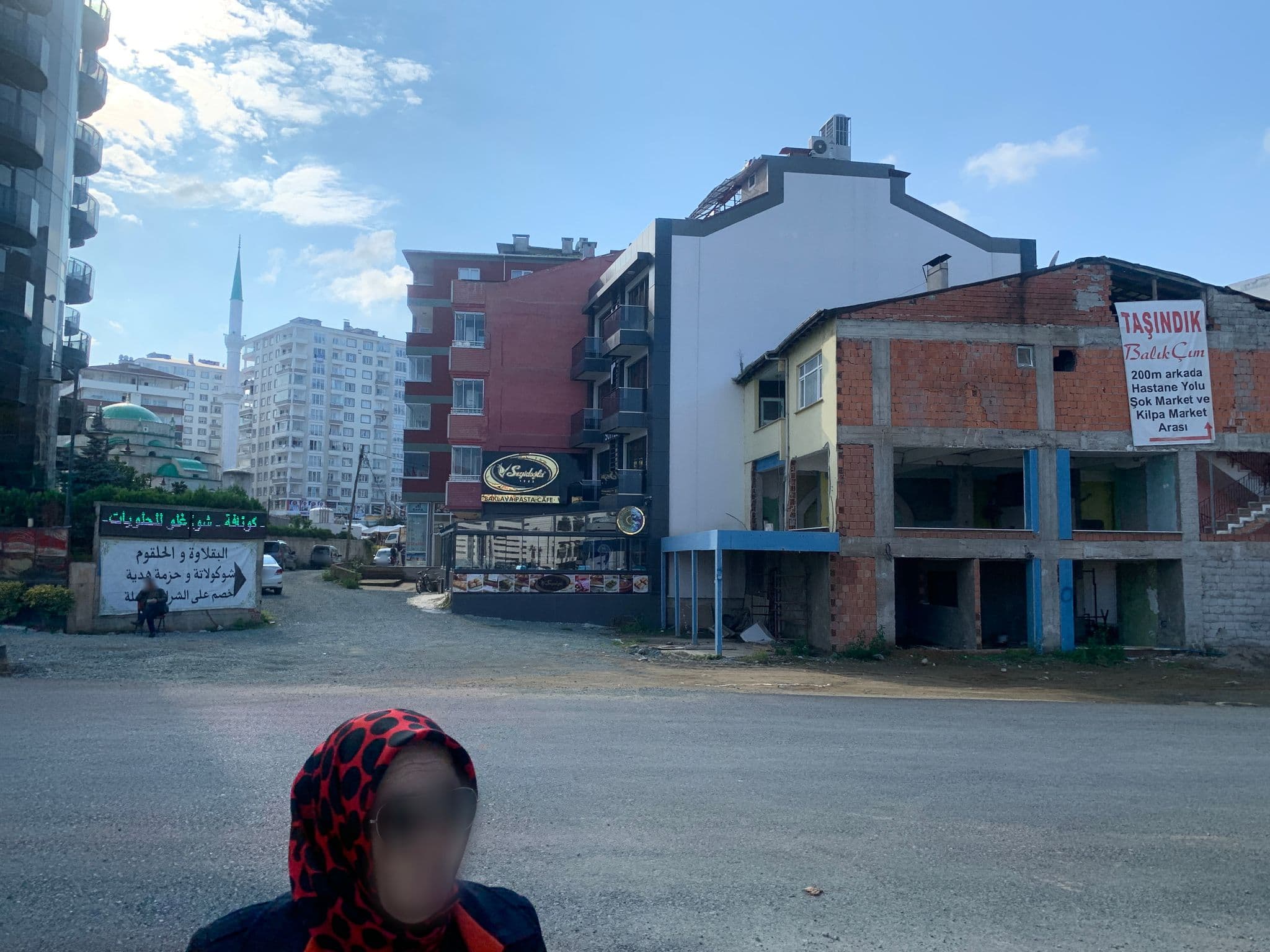 Street view near Vera Suite Hotel, Yomra — © robot8a (CC BY-SA · Mapillary)