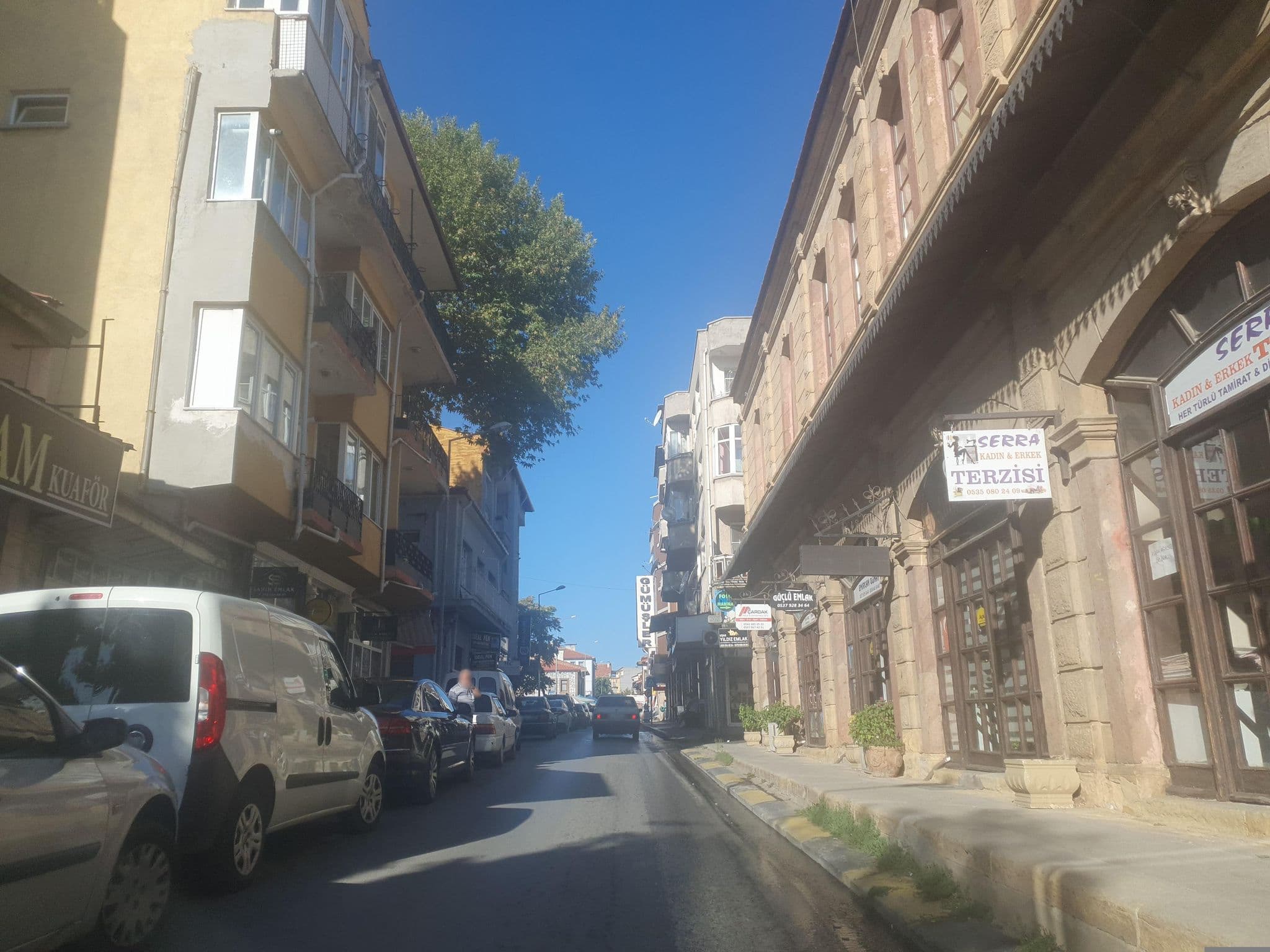 Street view near Dülgeroğlu Oteli, Uşak — © VoSToK (CC BY-SA · Mapillary)
