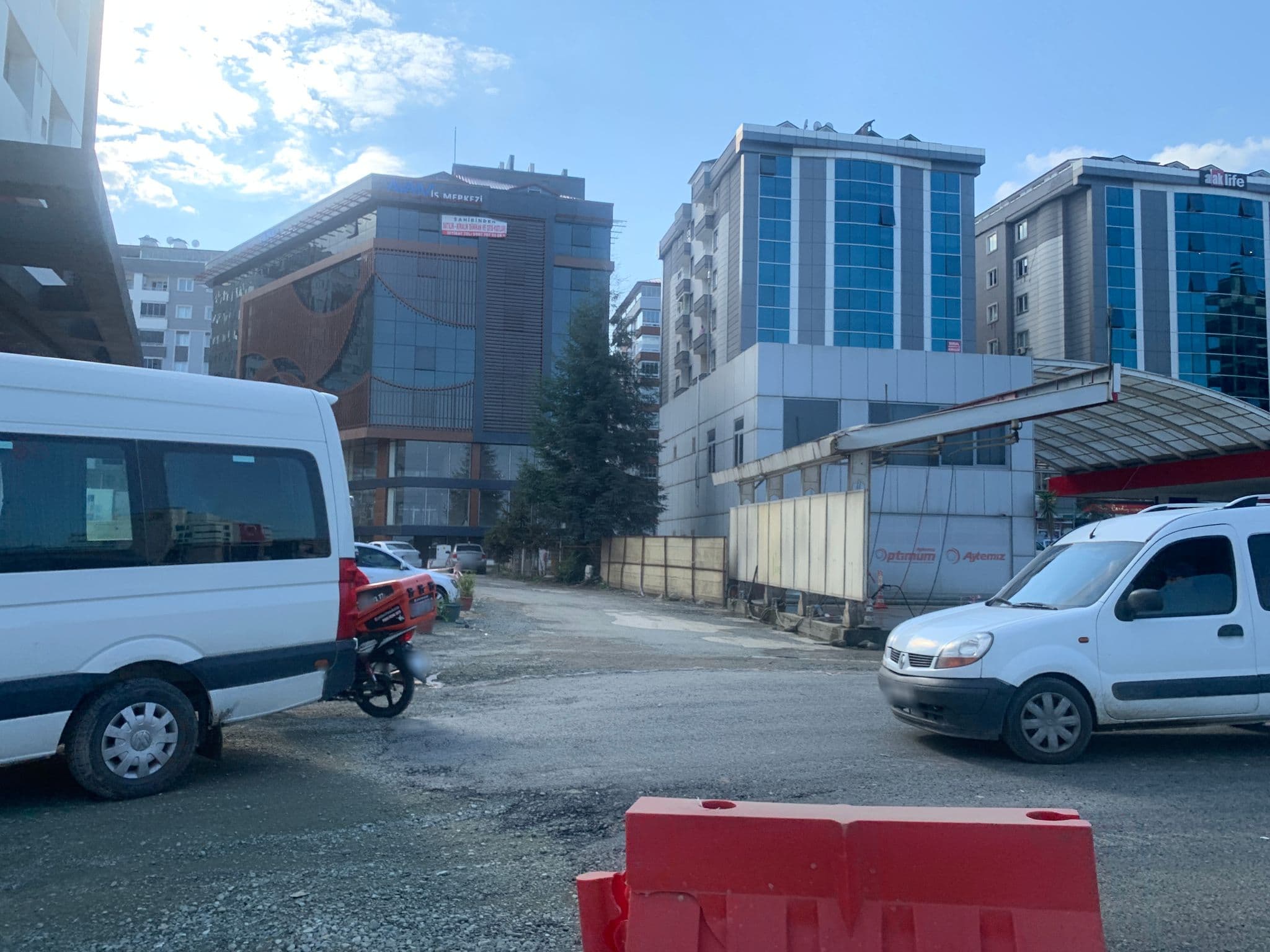 Street view near Kuhla Hotel, Yomra — © robot8a (CC BY-SA · Mapillary)