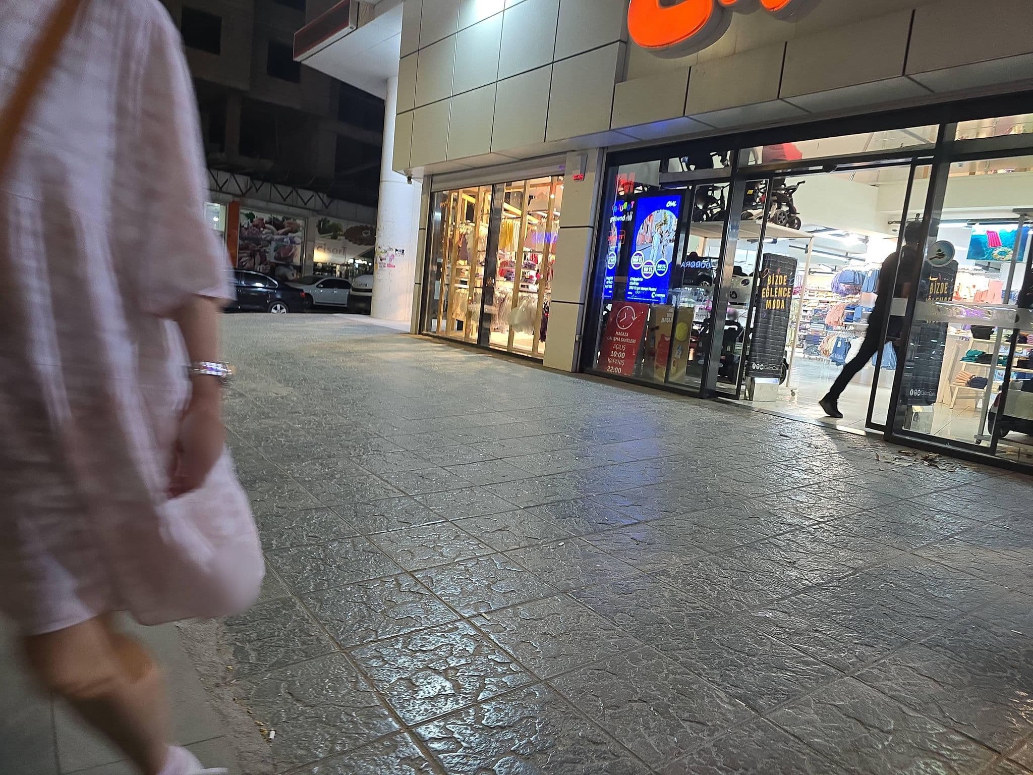 Street view near Van Suit Hotel, Van — © azat2020 (CC BY-SA · Mapillary)
