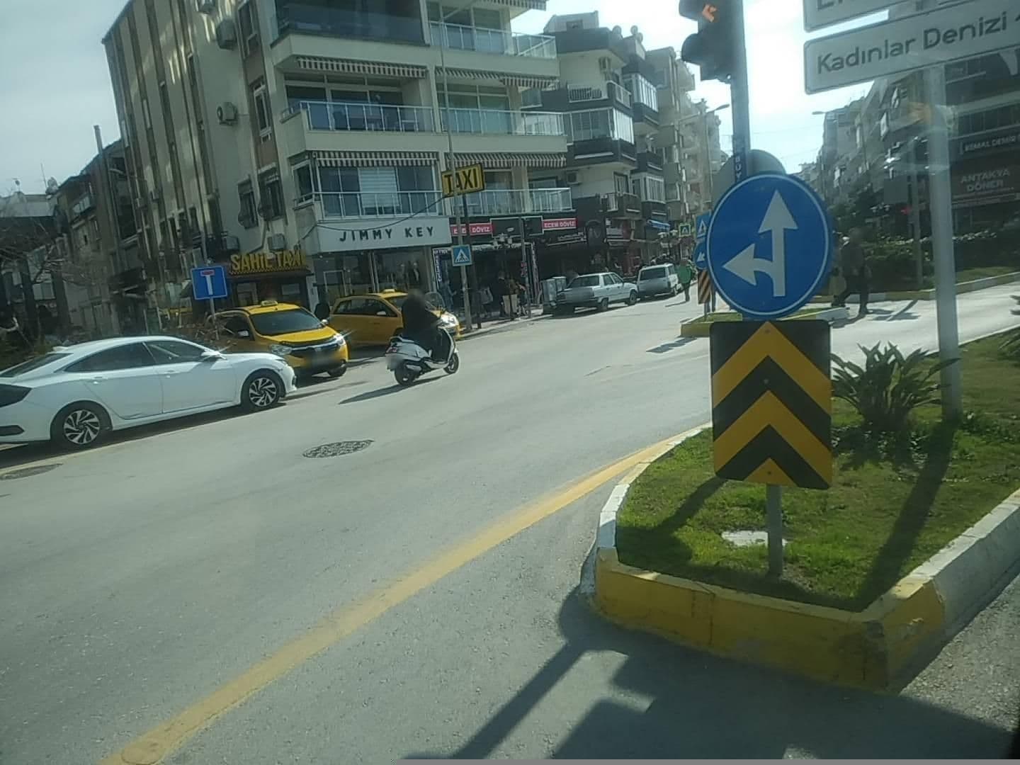 Street view near İlayda Avantgarde Hotel, Kuşadası — © amasya05055 (CC BY-SA · Mapillary)