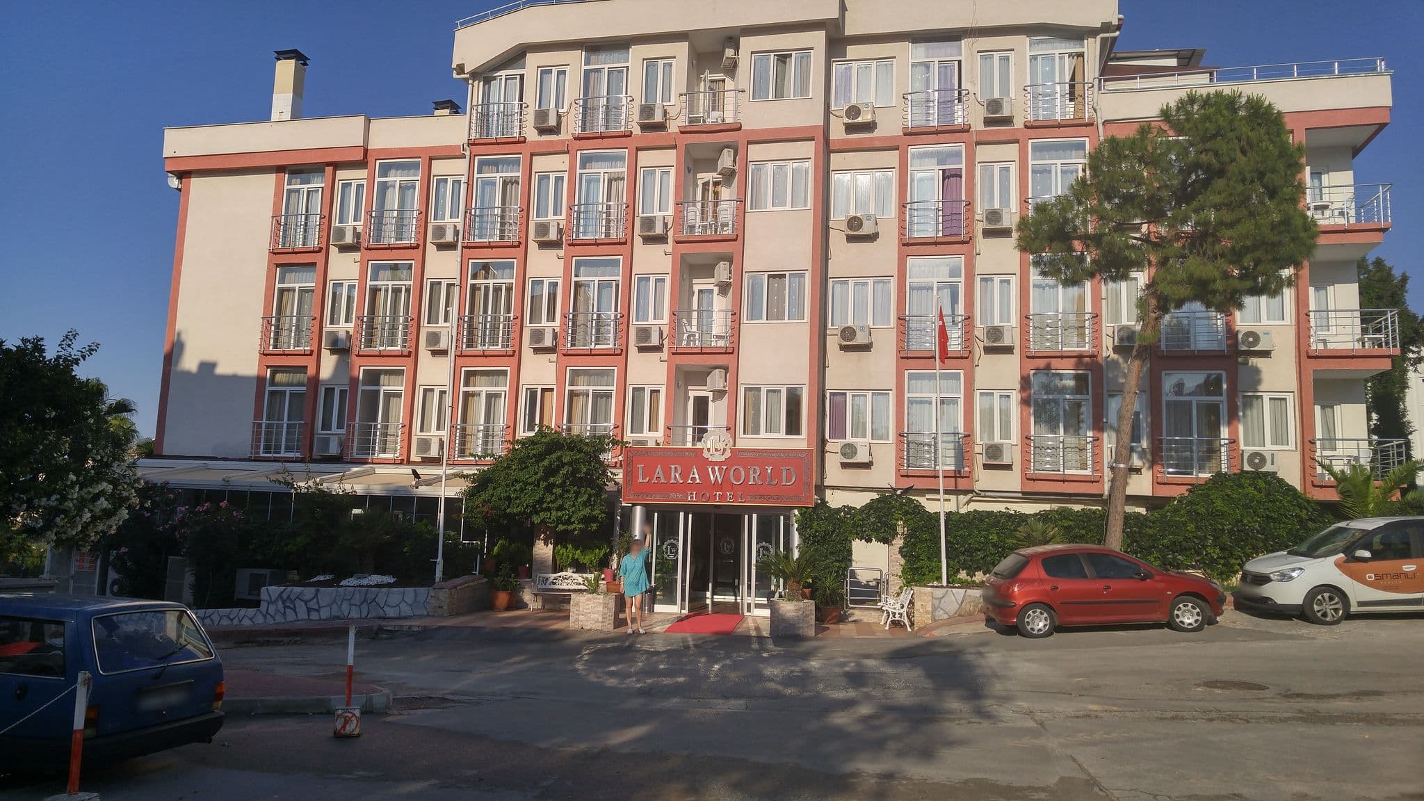 Street view near Elken Bütik Hotel, Muratpaşa — © somm61 (CC BY-SA · Mapillary)