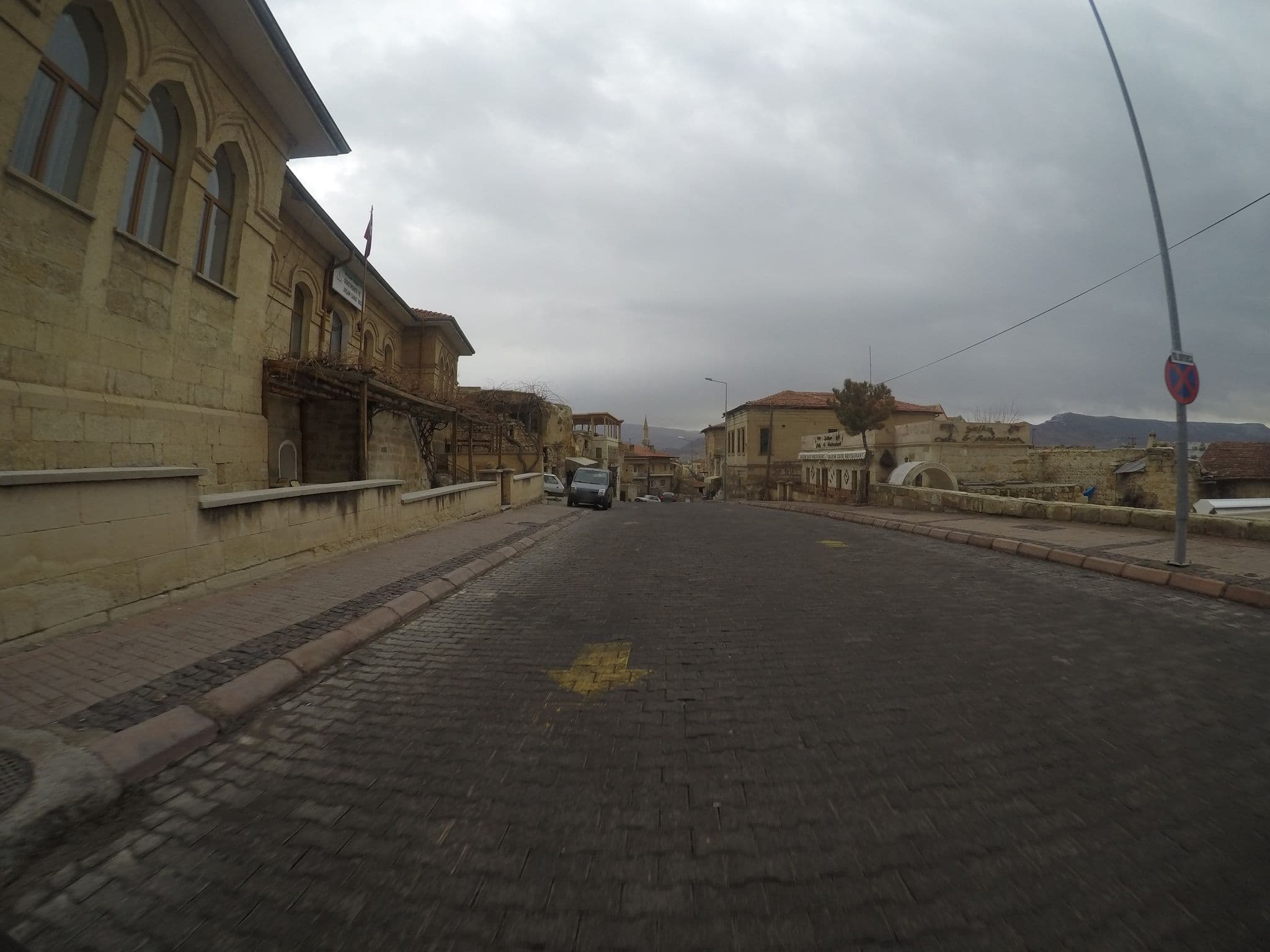 Street view near Öğretmen Evi, Ürgüp — © chrisbeddow (CC BY-SA · Mapillary)