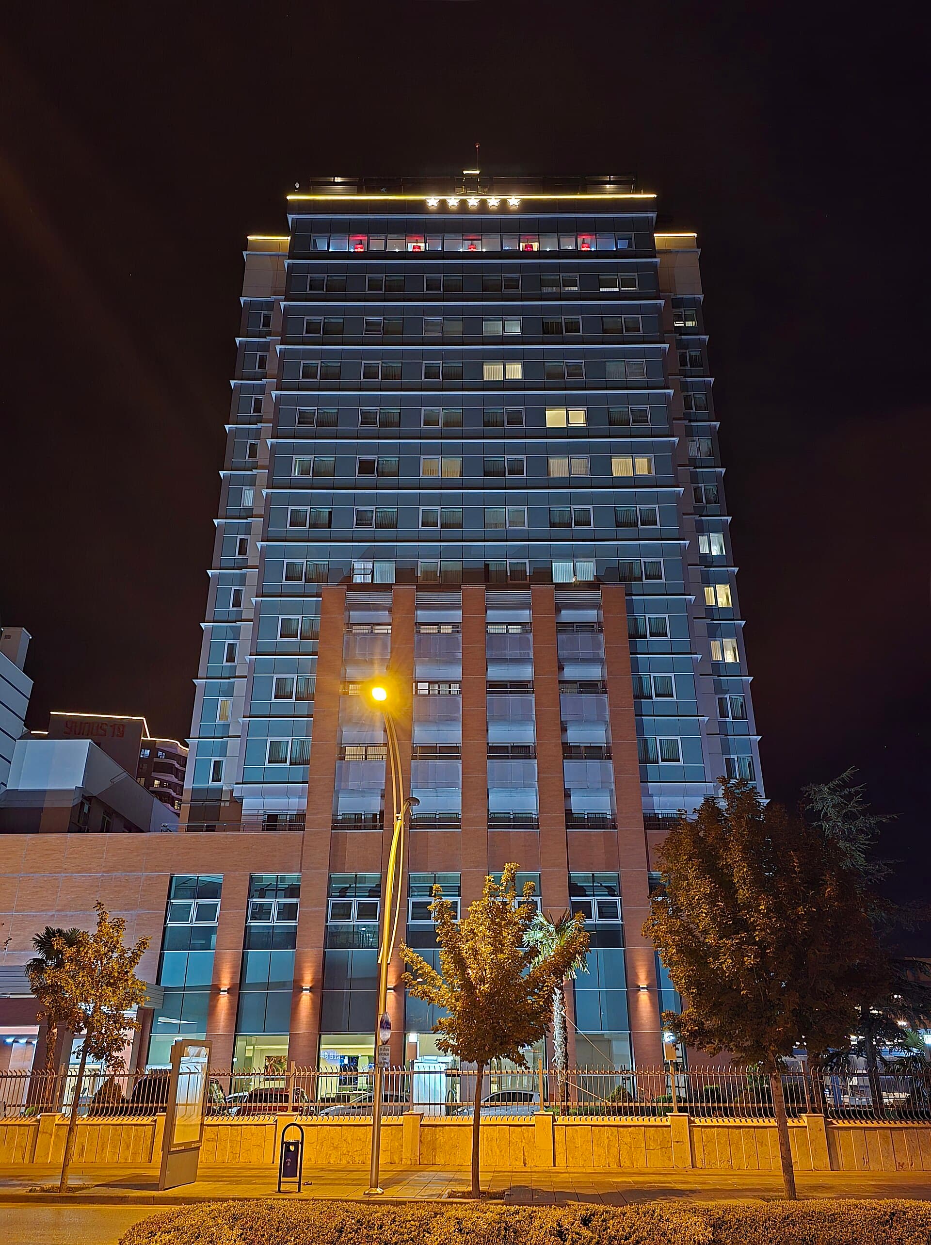 Anitta Hotel (via Wikimedia Commons, CC BY-SA 4.0)