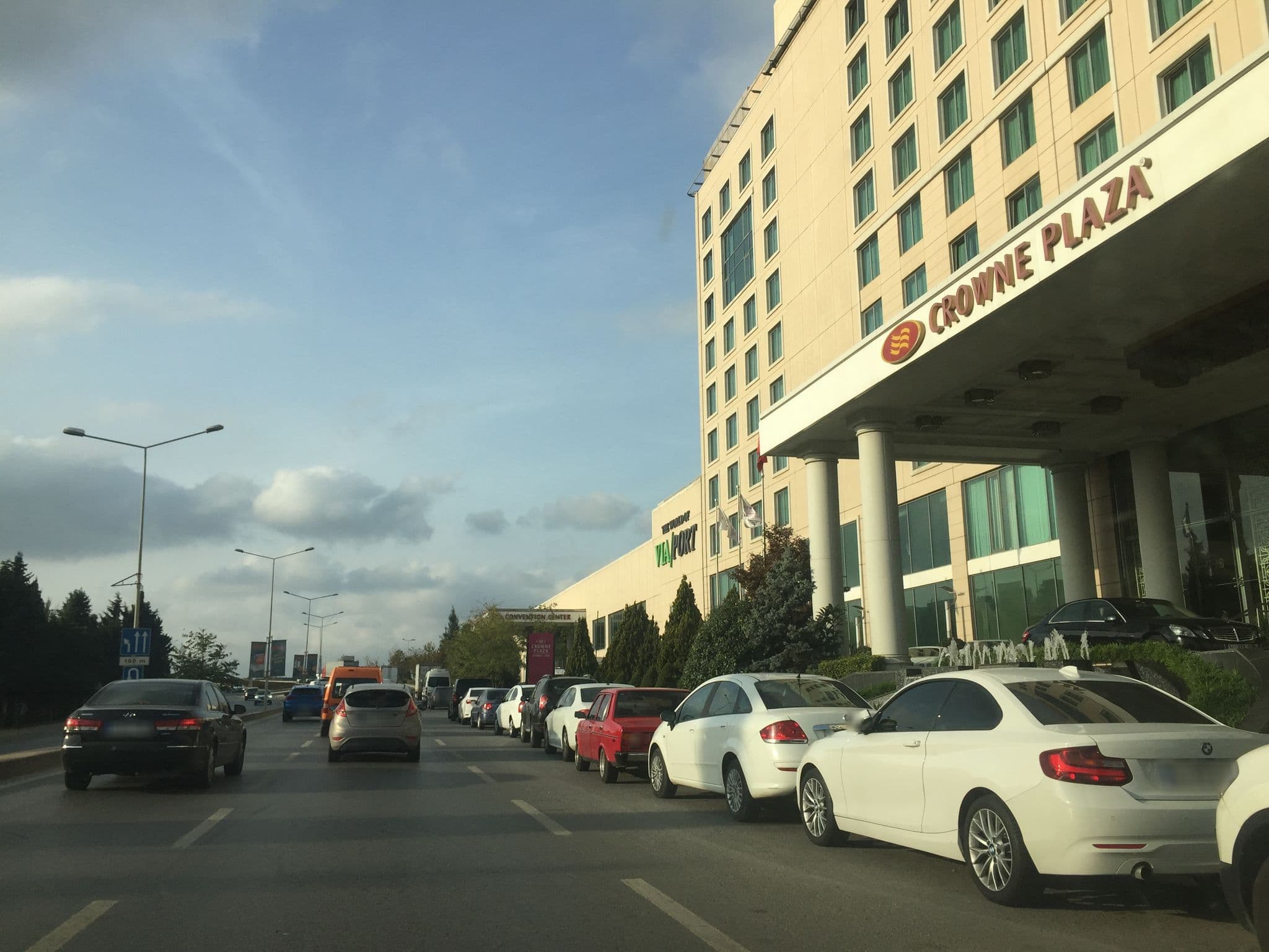 Street view near Crown Plaza Istanbul Asia, Kurna — © sessiznotalar (CC BY-SA · Mapillary)