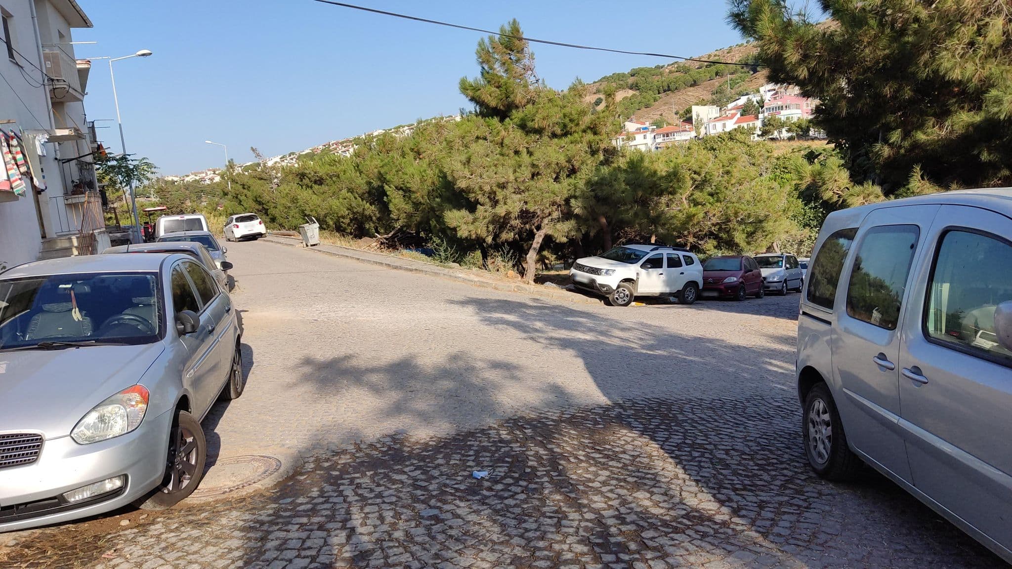 Street view near Belediye Lojmanları, Bozcaada — © orkut (CC BY-SA · Mapillary)