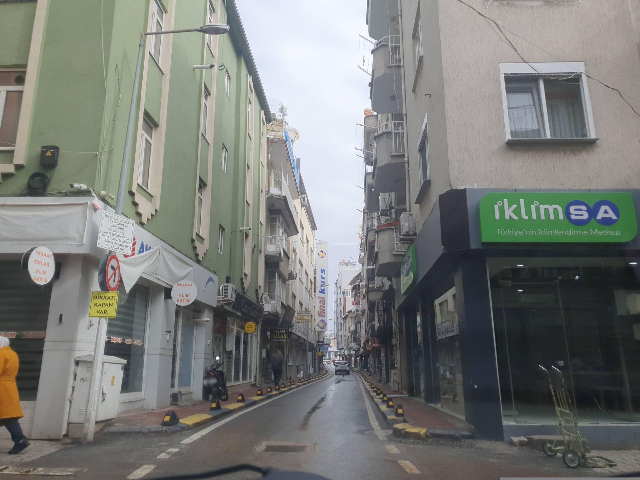 Street view near Tiritoğlu Oteli, Uşak — © VoSToK (CC BY-SA · Mapillary)