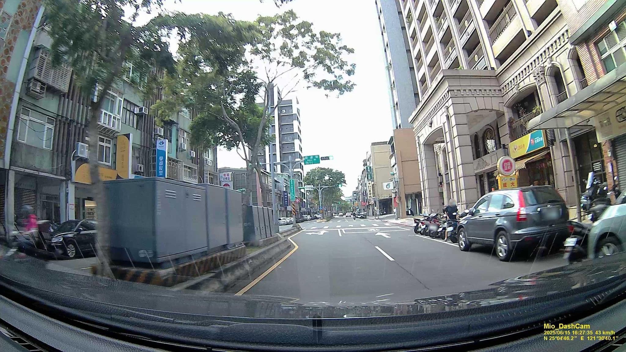 Street view near 探索MOTEL, Taipei — © hcyen (CC BY-SA · Mapillary)