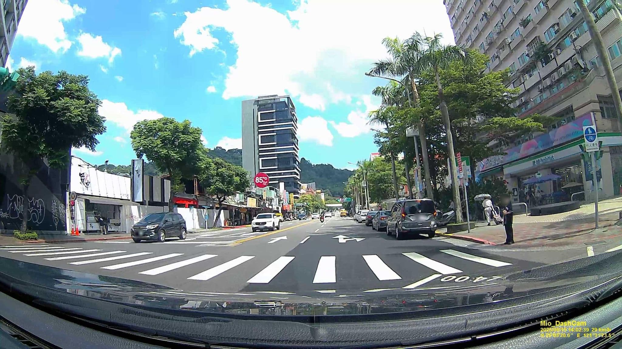 Street view near Fun Taipei Backpackers, Taipei — © hcyen (CC BY-SA · Mapillary)