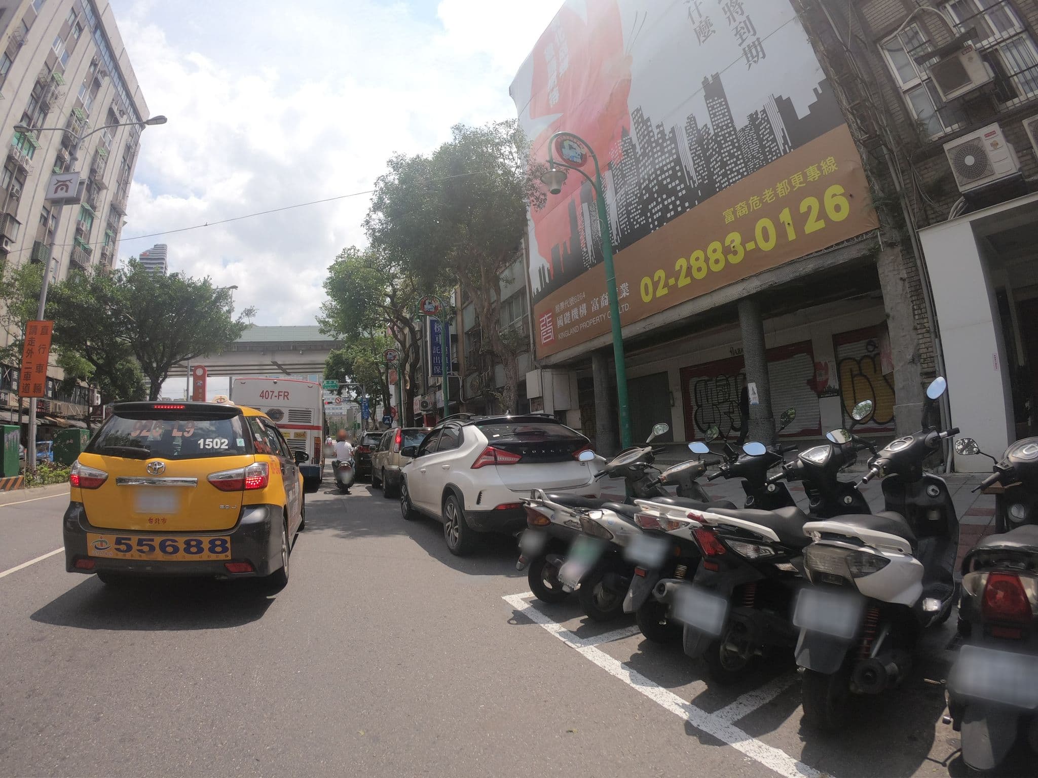 Street view near Mr Lobster's Secret Den Design Hotel, Taipei — © heretpe2019 (CC BY-SA · Mapillary)